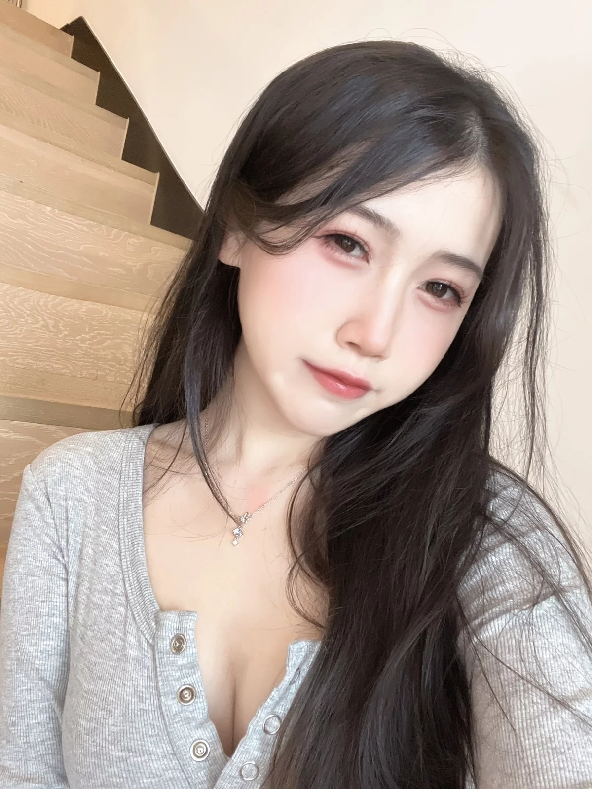 人气Coser不呆猫居家猫猫女友主题灰色连衣短裙配灰色丝袜秀曼妙身姿诱惑写真59P