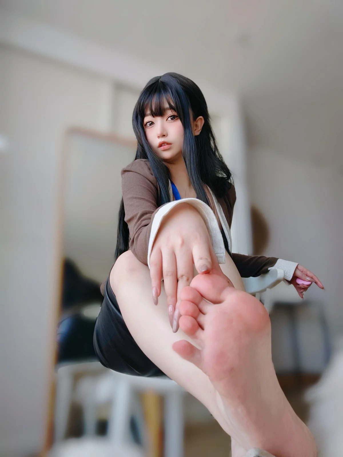 Coser妹子女主K上司的秘密主题性感OL职业装半脱黑皮裙秀翘臀美腿诱惑写真107P