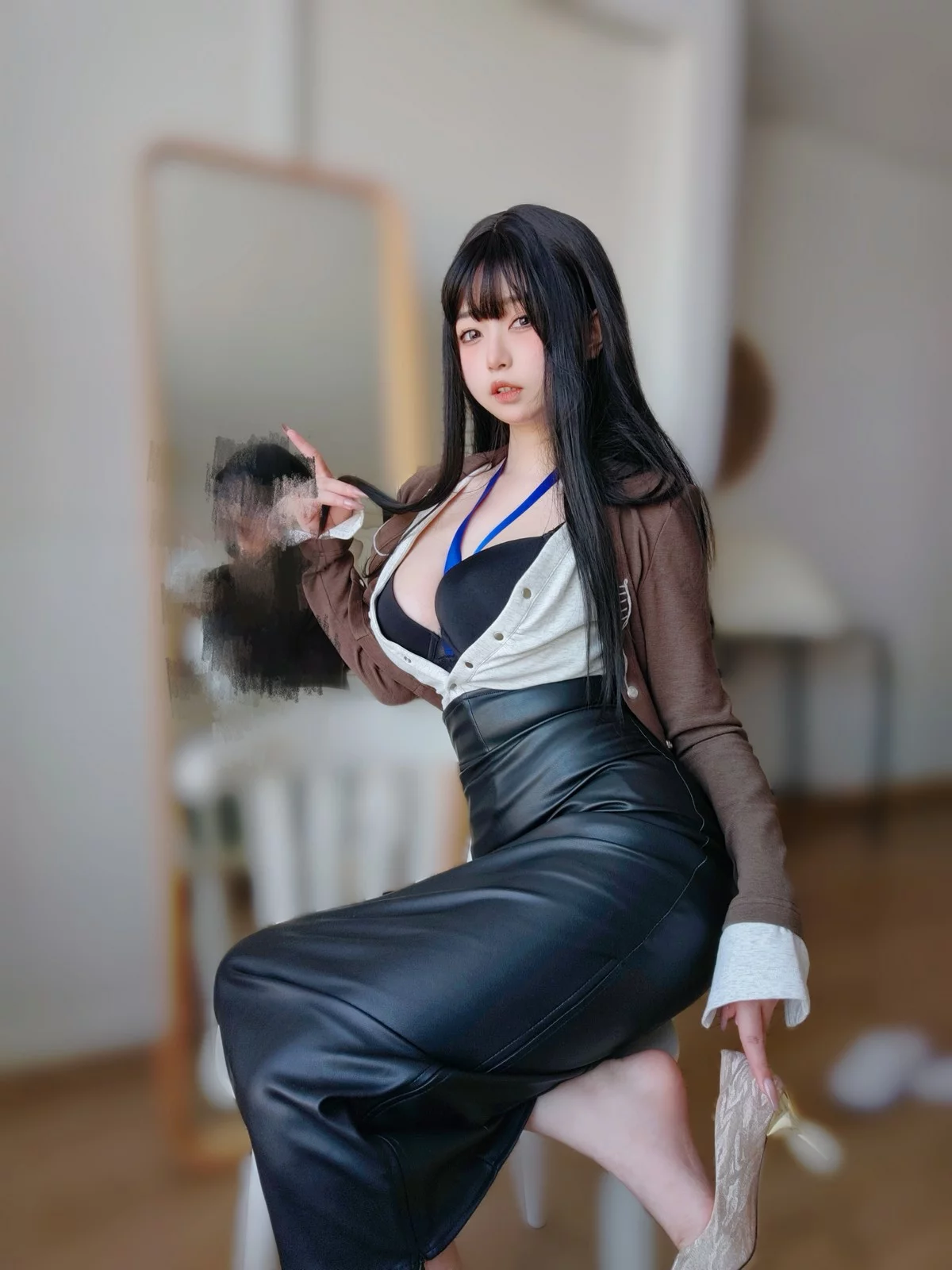 Coser妹子女主K上司的秘密主题性感OL职业装半脱黑皮裙秀翘臀美腿诱惑写真107P