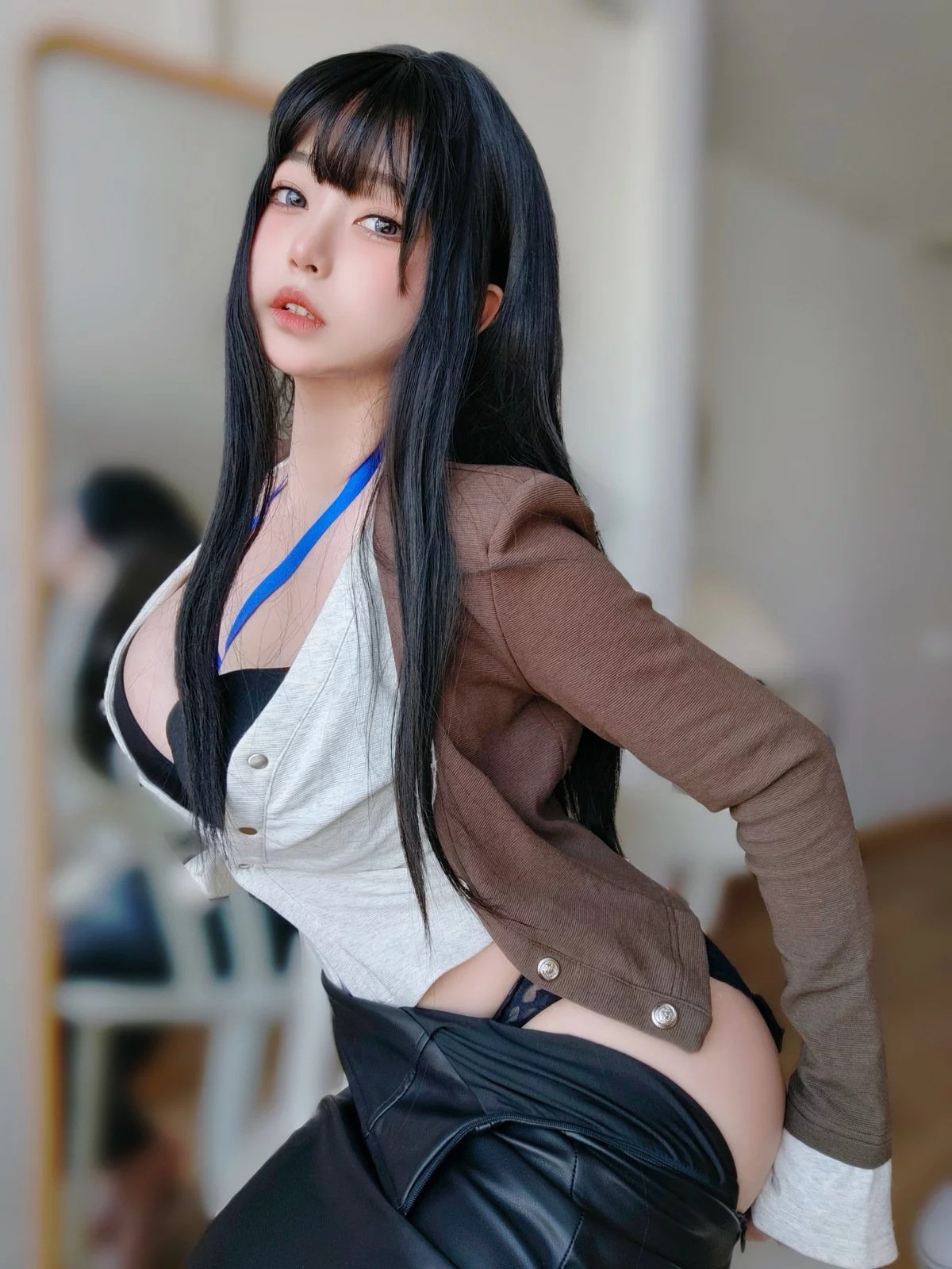 Coser妹子女主K上司的秘密主题性感OL职业装半脱黑皮裙秀翘臀美腿诱惑写真107P