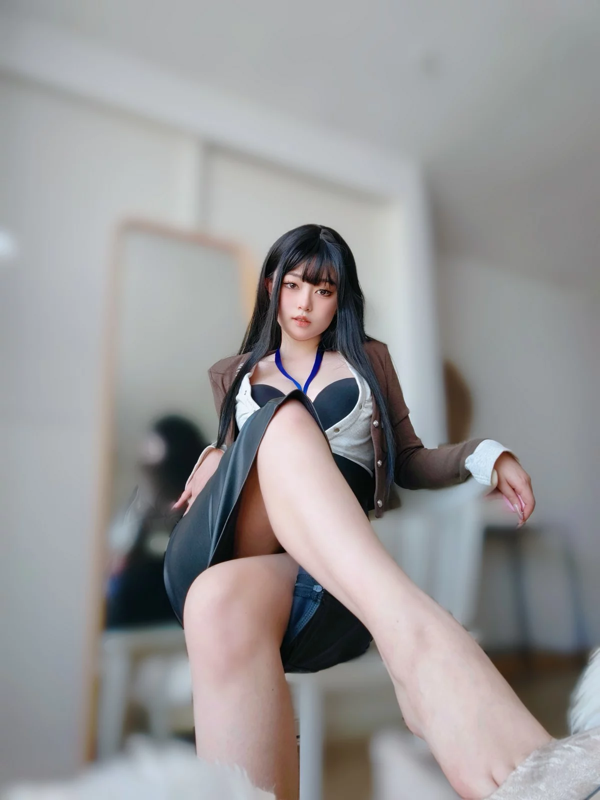Coser妹子女主K上司的秘密主题性感OL职业装半脱黑皮裙秀翘臀美腿诱惑写真107P