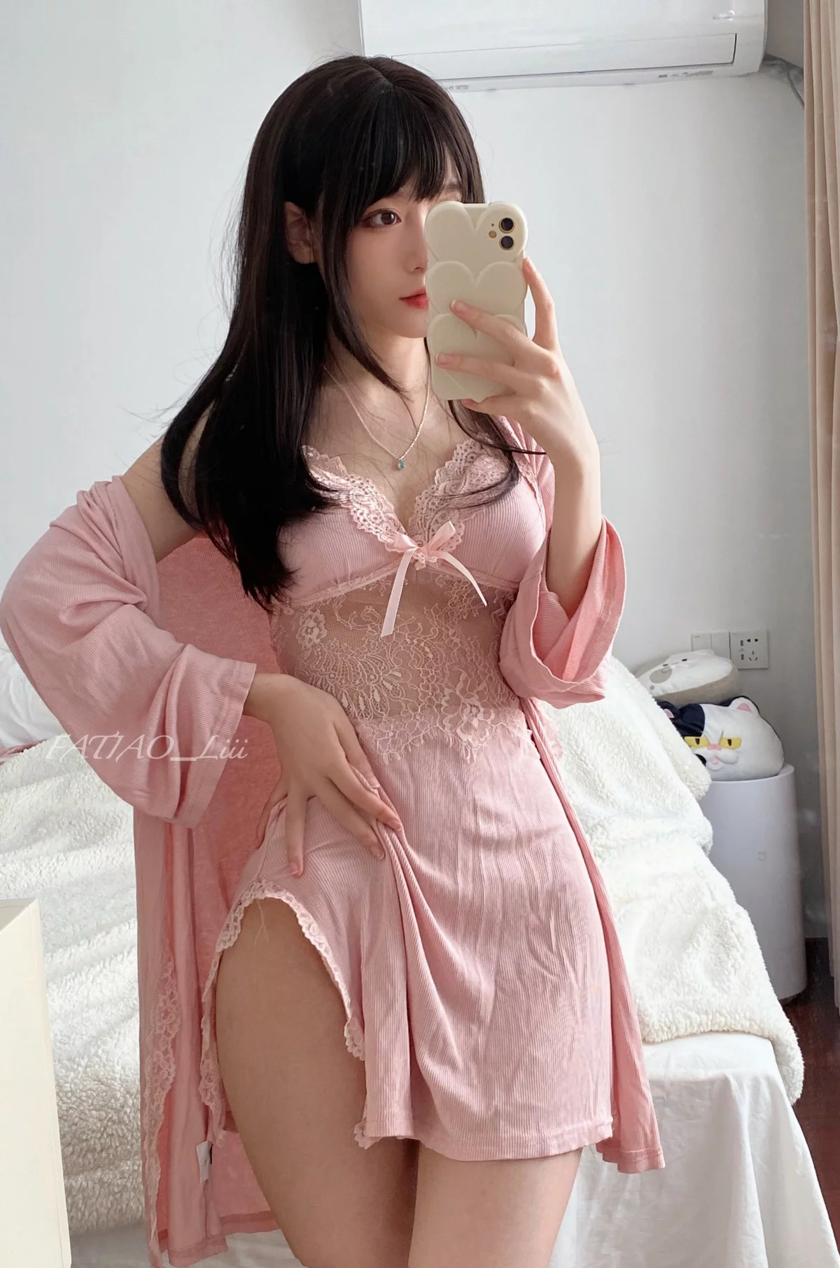 网络美女迷之呆梨03月合集主题性感粉色服饰+牛仔裤系列秀曼妙身姿诱惑写真180P