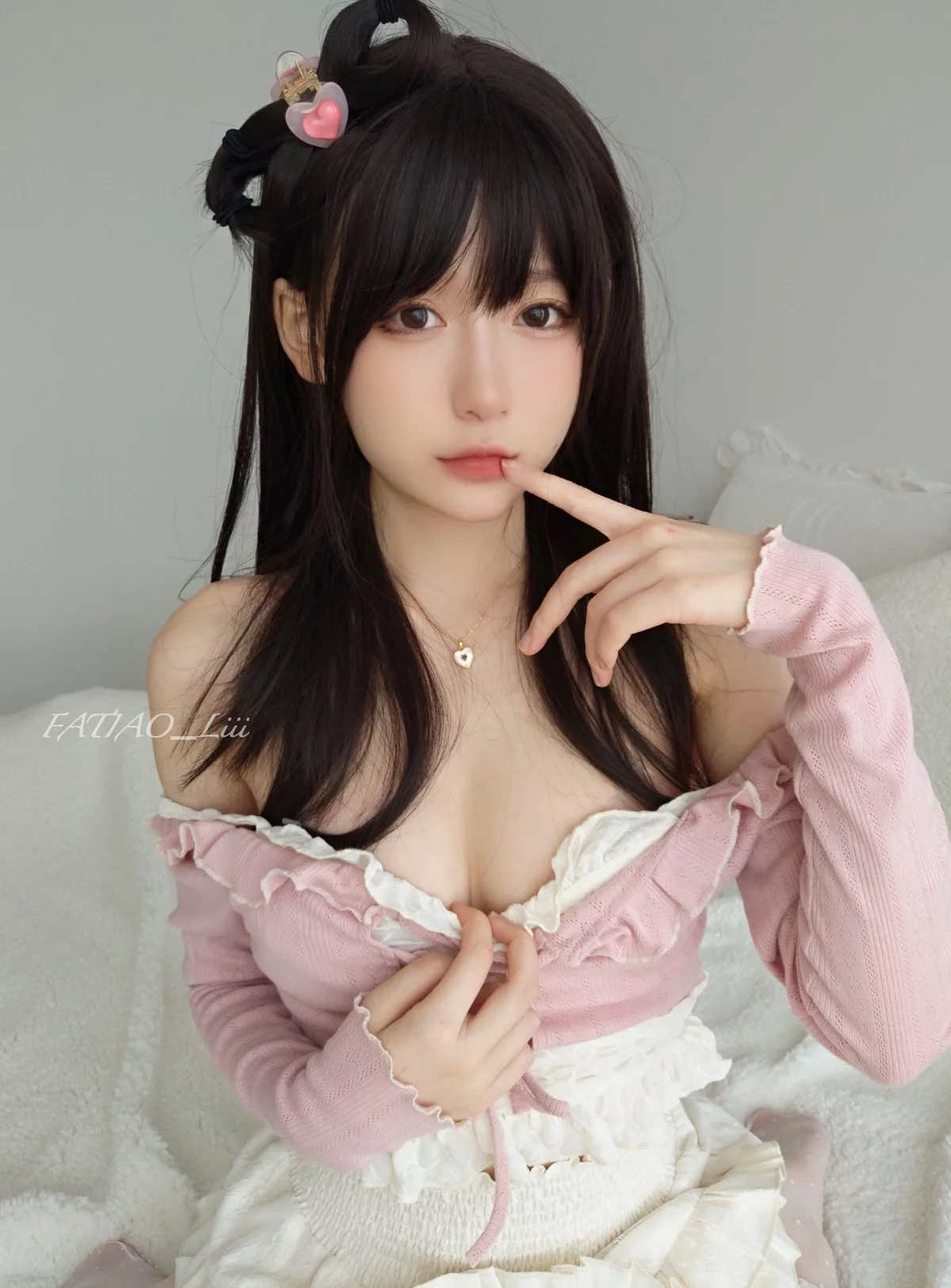 网络美女迷之呆梨03月合集主题性感粉色服饰+牛仔裤系列秀曼妙身姿诱惑写真180P