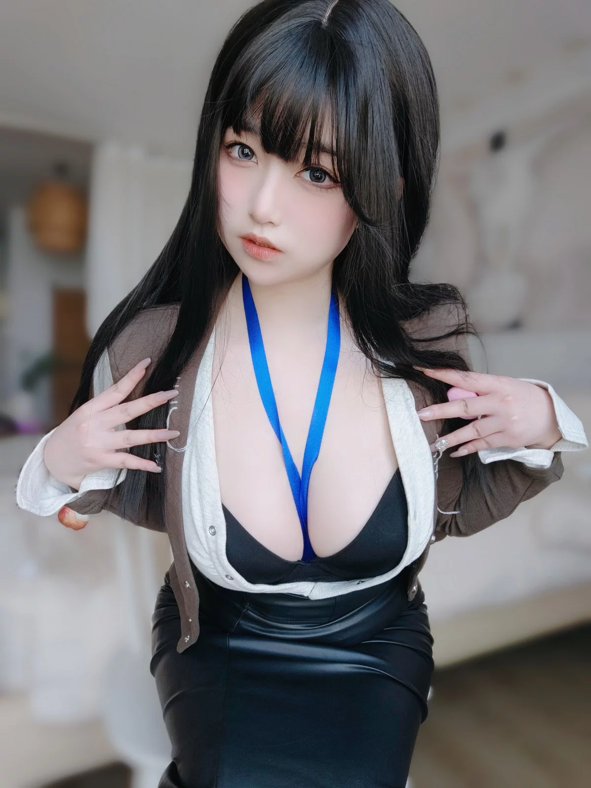 Coser妹子女主K上司的秘密主题性感OL职业装半脱黑皮裙秀翘臀美腿诱惑写真107P