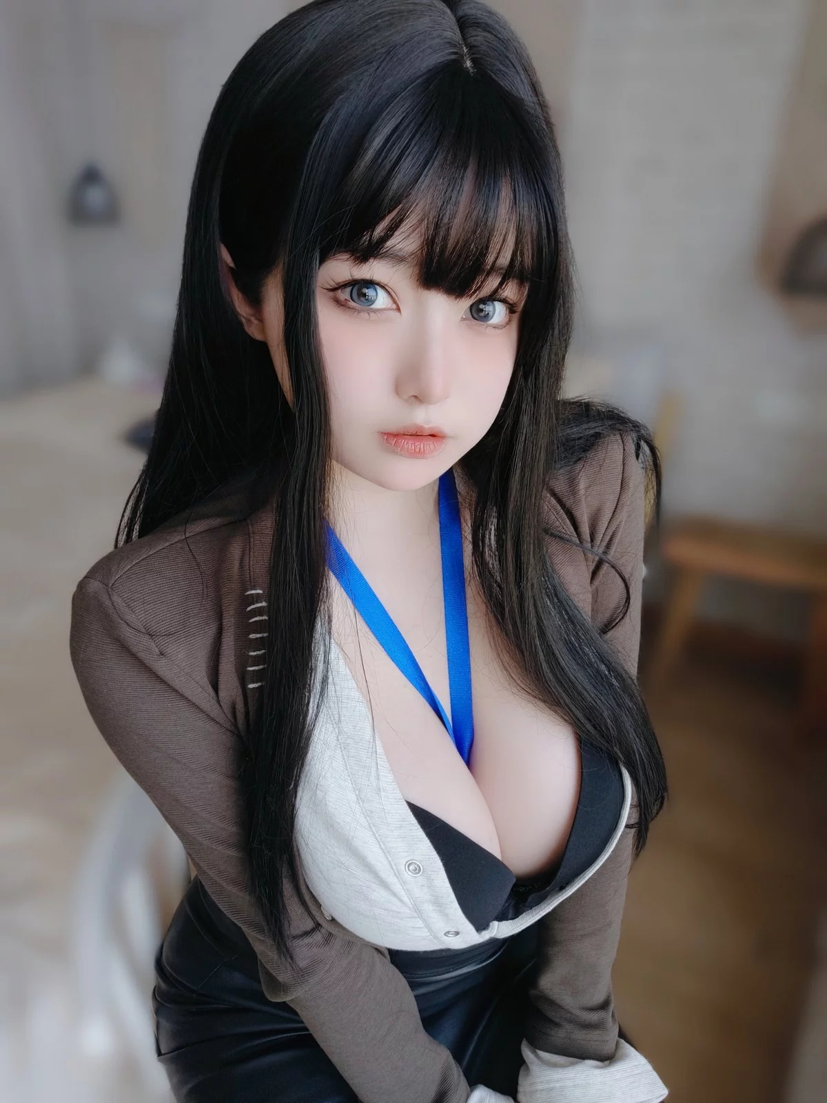 Coser妹子女主K上司的秘密主题性感OL职业装半脱黑皮裙秀翘臀美腿诱惑写真107P