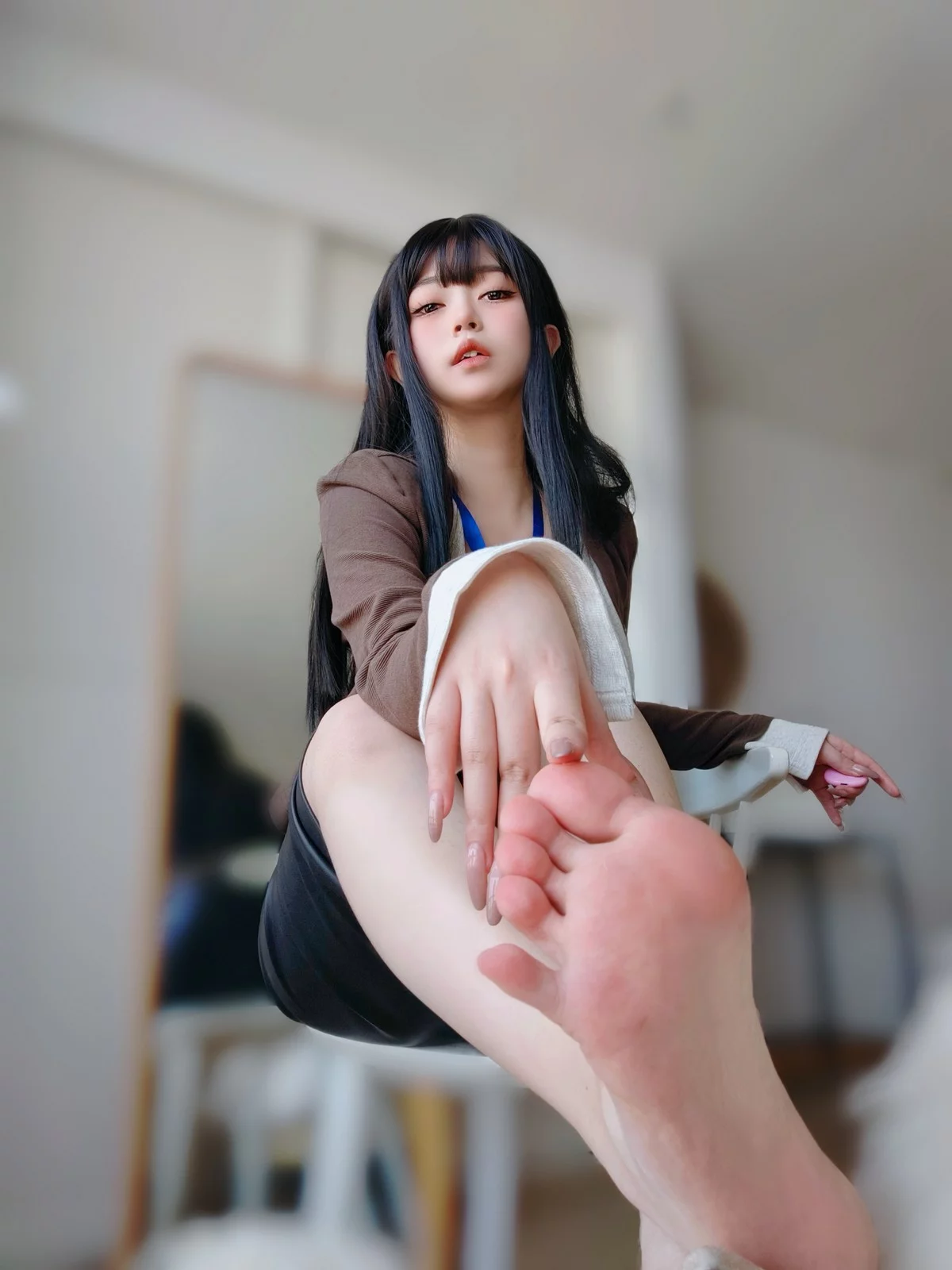 Coser妹子女主K上司的秘密主题性感OL职业装半脱黑皮裙秀翘臀美腿诱惑写真107P