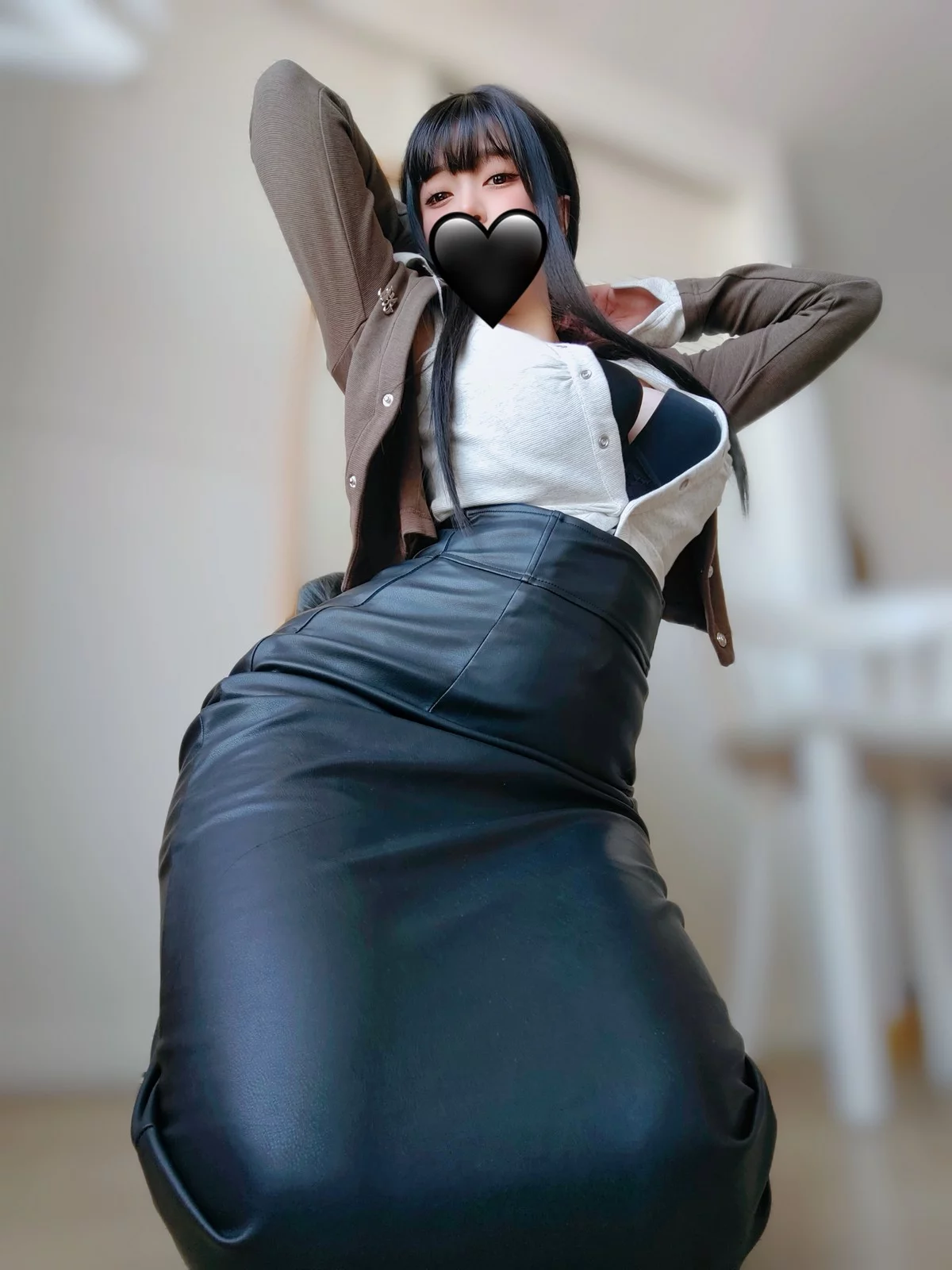Coser妹子女主K上司的秘密主题性感OL职业装半脱黑皮裙秀翘臀美腿诱惑写真107P