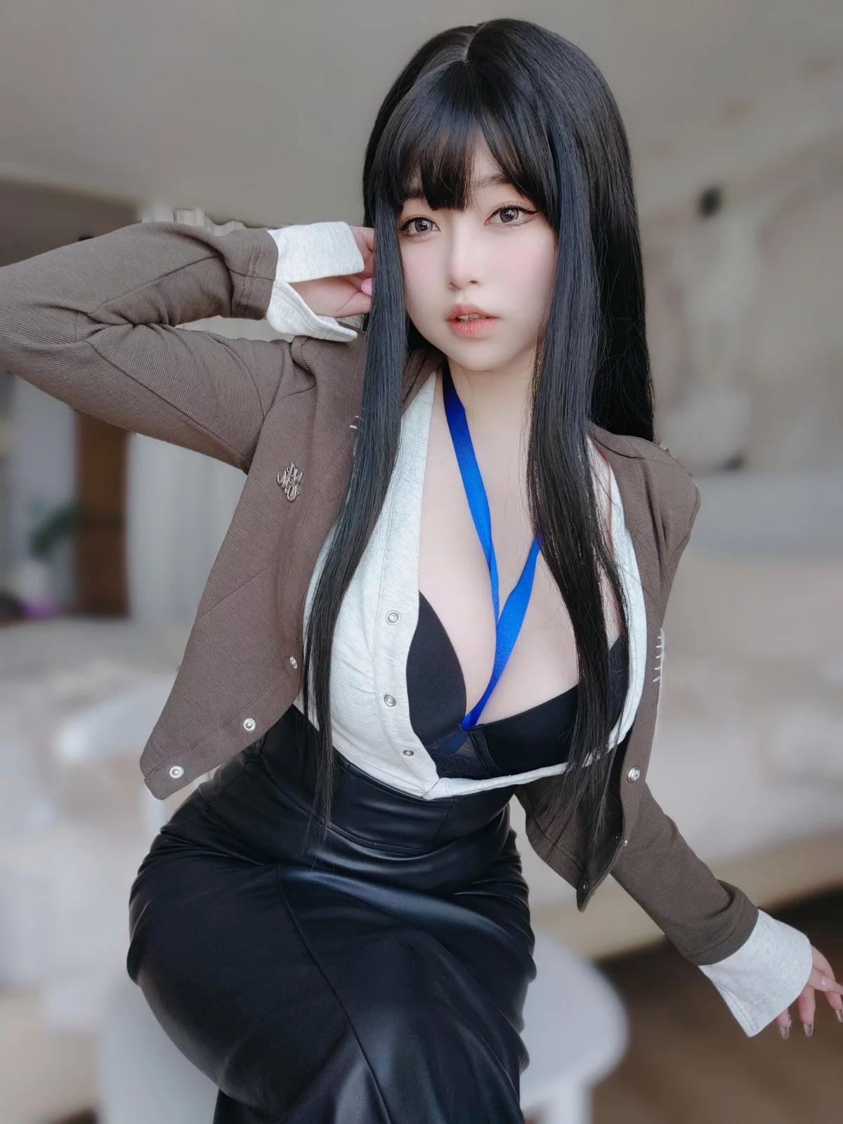 Coser妹子女主K上司的秘密主题性感OL职业装半脱黑皮裙秀翘臀美腿诱惑写真107P