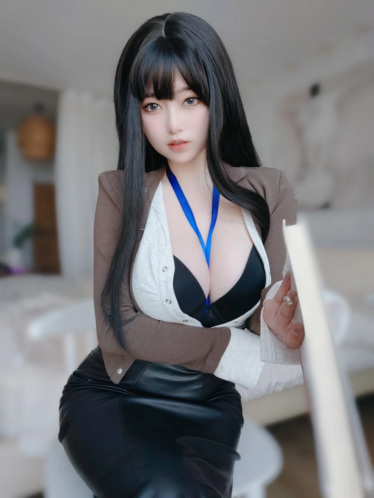 Coser妹子女主K上司的秘密主题性感OL职业装半脱黑皮裙秀翘臀美腿诱惑写真107P