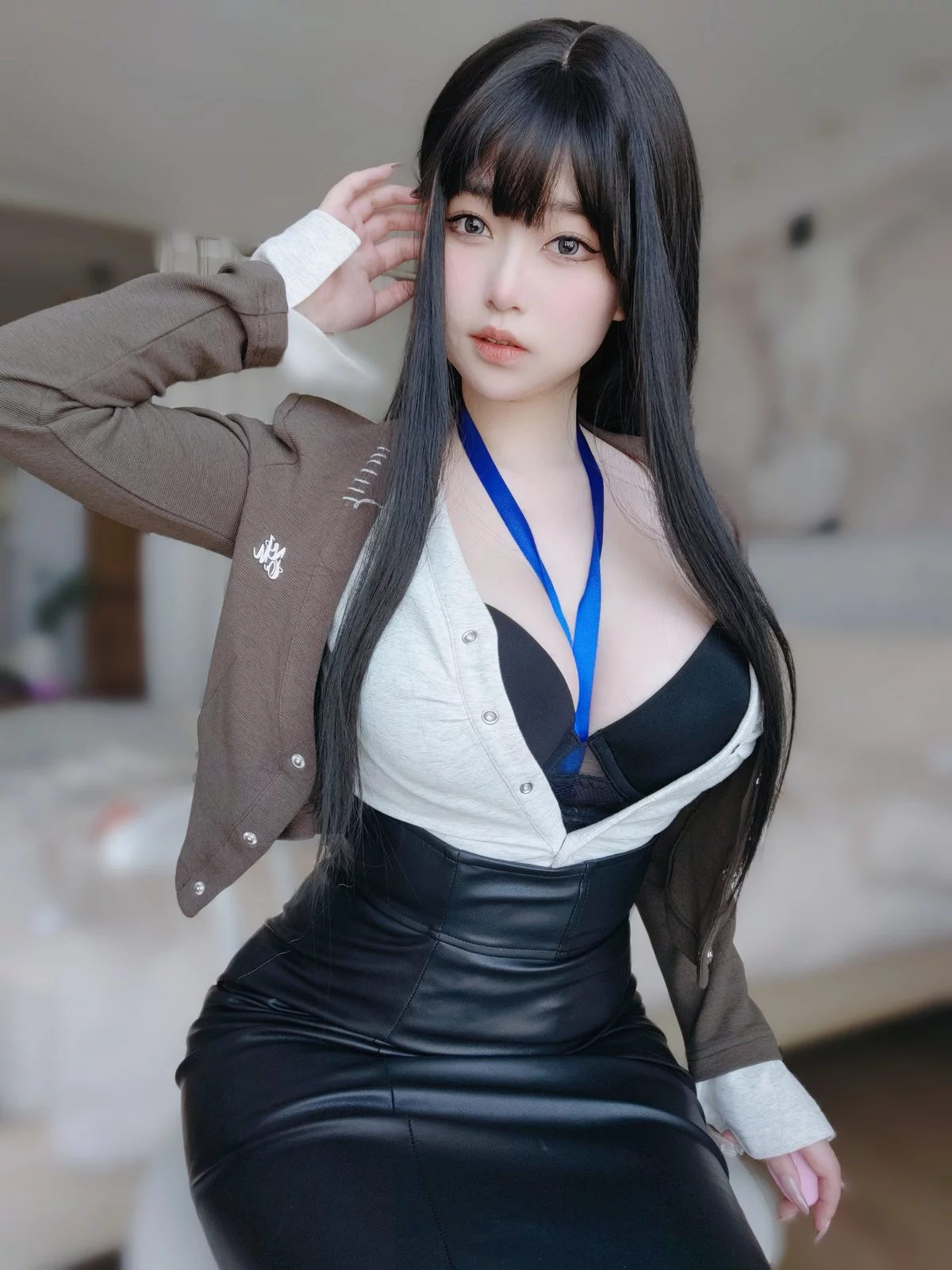 Coser妹子女主K上司的秘密主题性感OL职业装半脱黑皮裙秀翘臀美腿诱惑写真107P