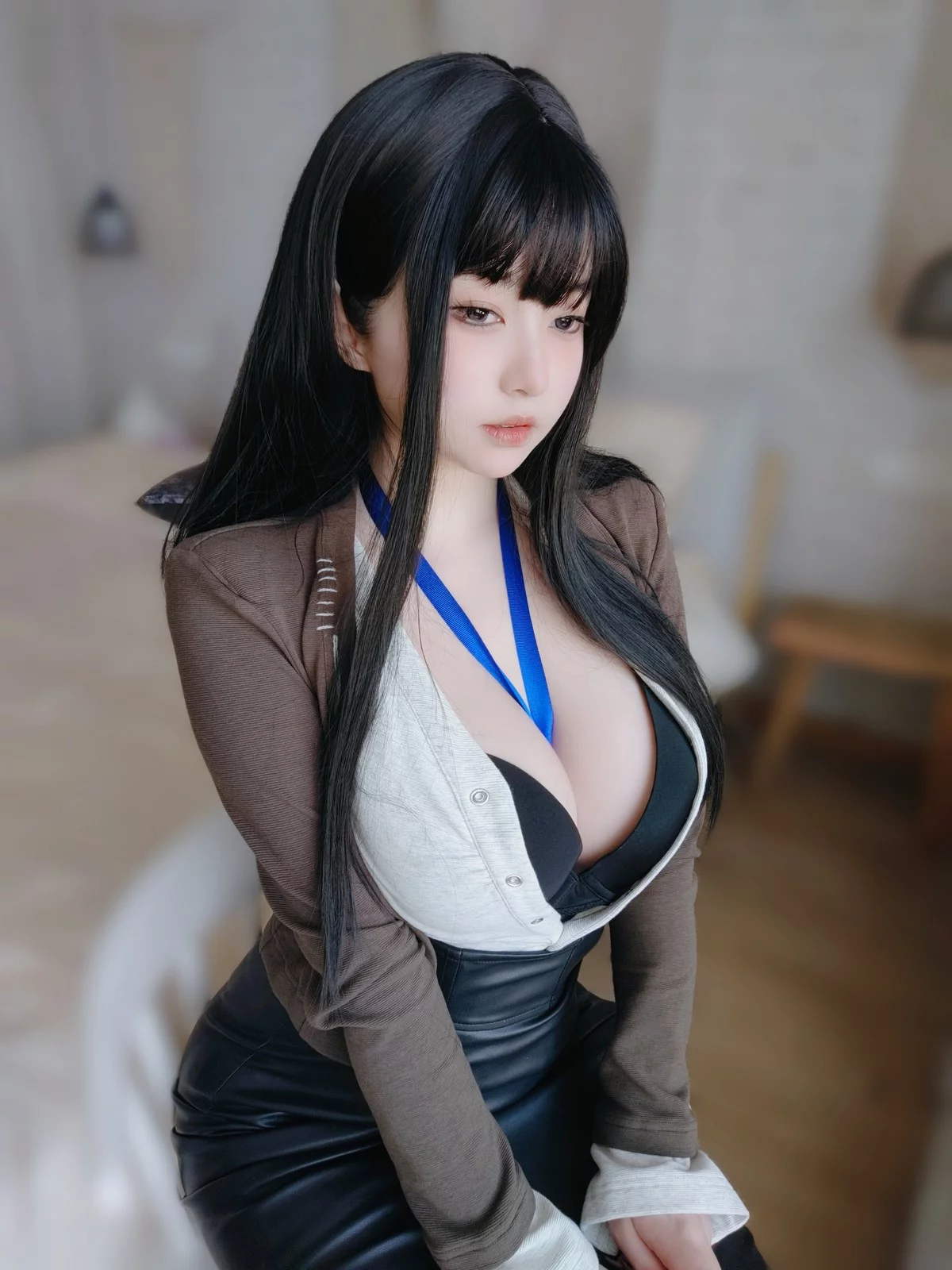 Coser妹子女主K上司的秘密主题性感OL职业装半脱黑皮裙秀翘臀美腿诱惑写真107P