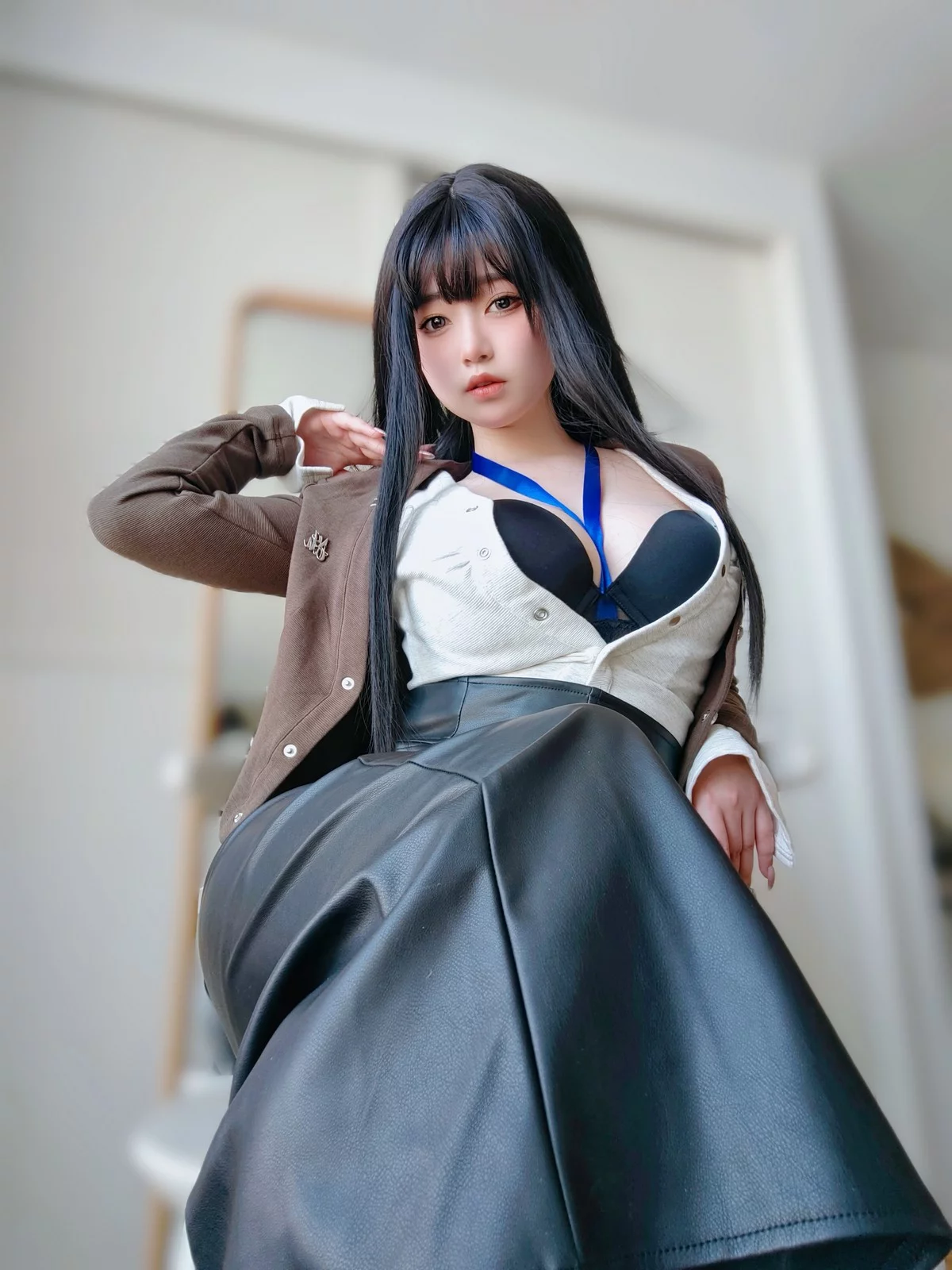 Coser妹子女主K上司的秘密主题性感OL职业装半脱黑皮裙秀翘臀美腿诱惑写真107P