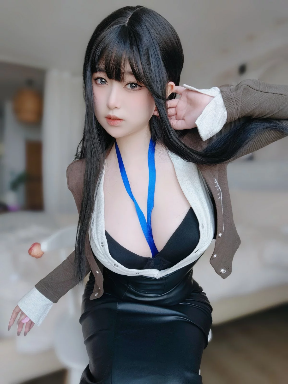 Coser妹子女主K上司的秘密主题性感OL职业装半脱黑皮裙秀翘臀美腿诱惑写真107P