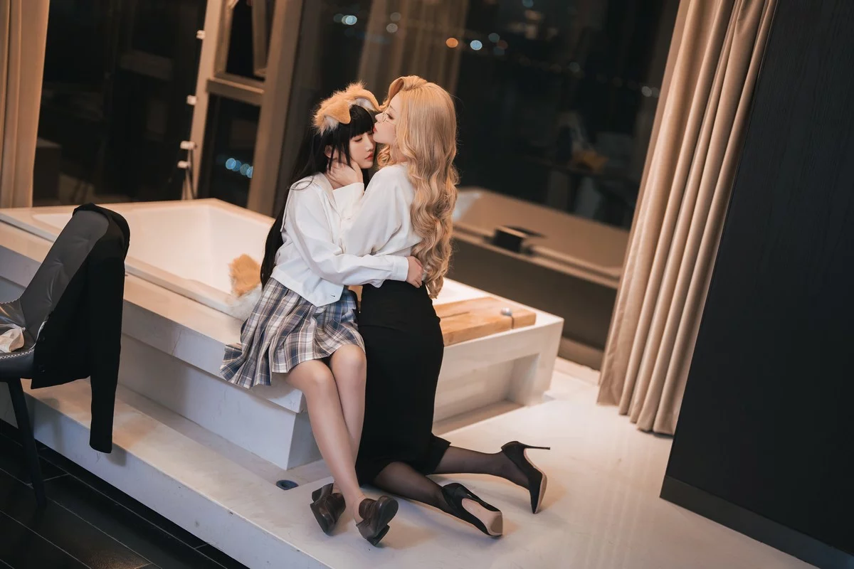 网络美女rioko凉凉子&面饼仙儿女总裁双人主题姐妹花黑+白蕾丝内衣诱惑写真40P