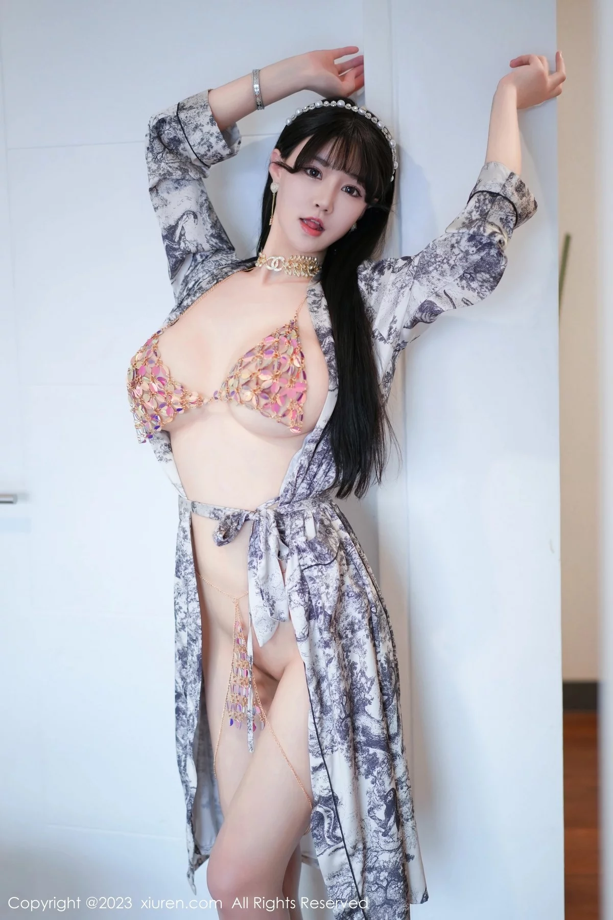 XiuRen第6932期_女神朱可儿Flora脱灰色睡袍露性感花色内衣秀丰满身材诱惑写真70P