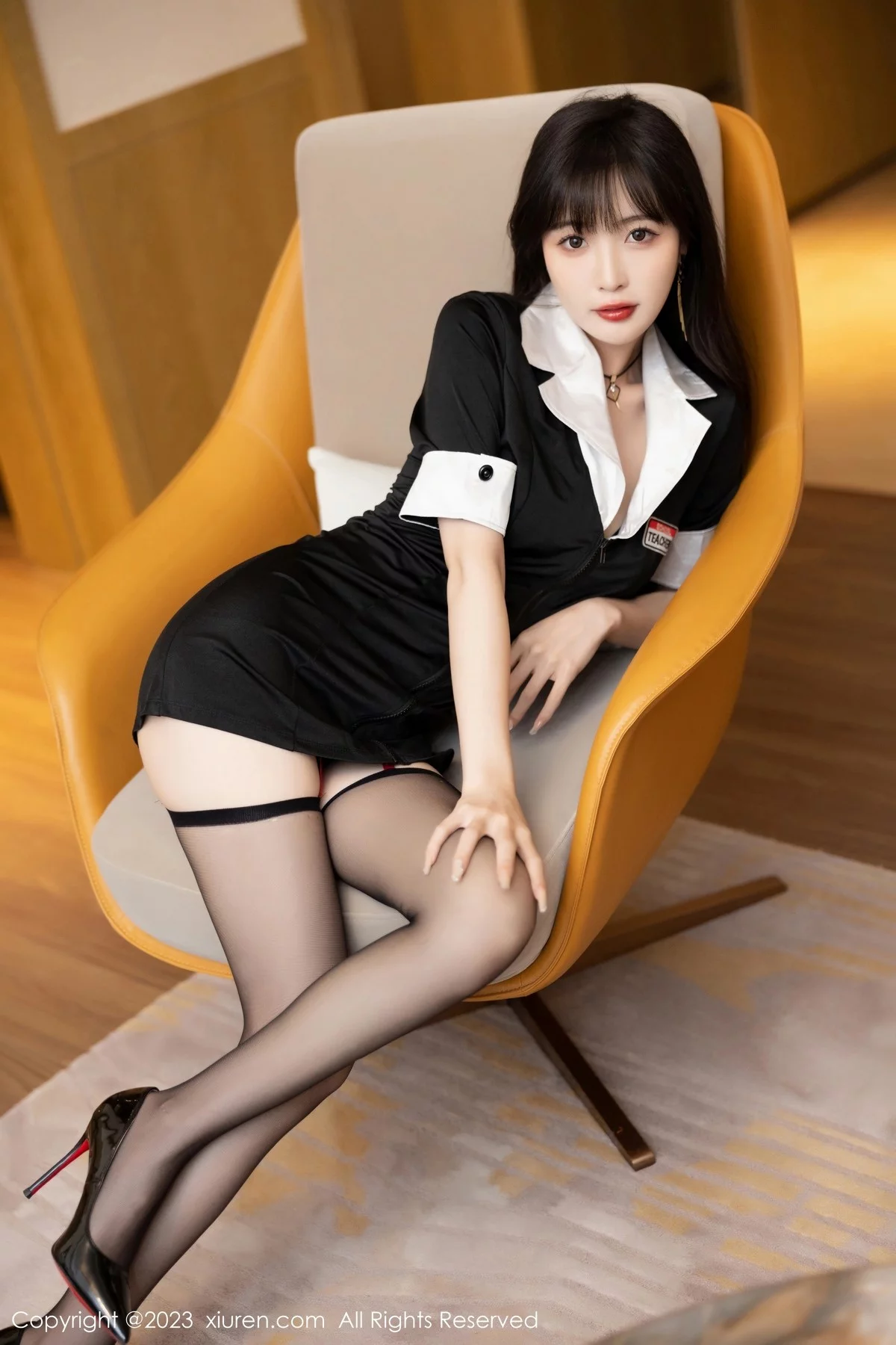 XiuRen第6931期_模特林星阑私房半脱露黑色内衣配黑丝吊袜秀曼妙身姿诱惑写真82P