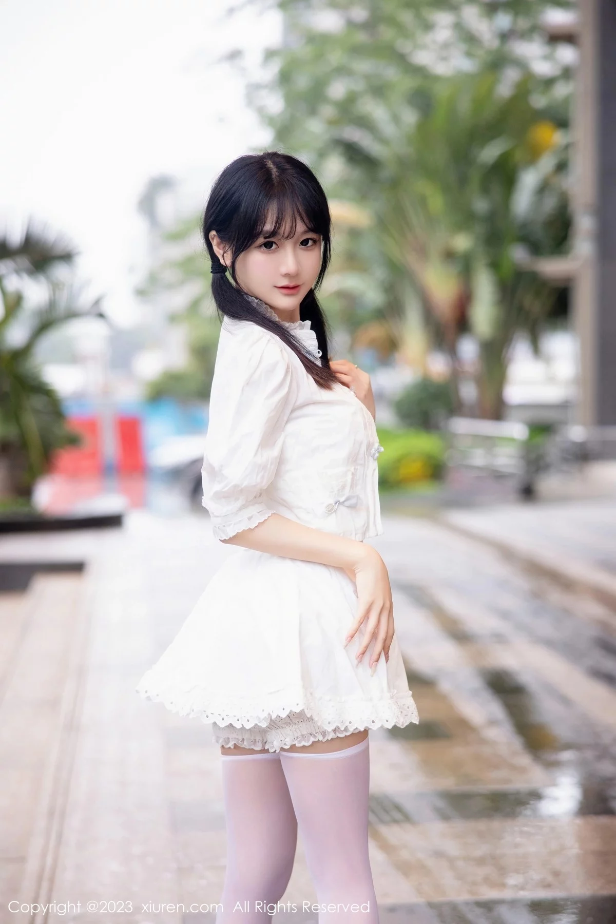 XiuRen第6933期_模特幼幼白色连衣短裙露性感粉色情趣内衣秀完美身材诱惑写真83P