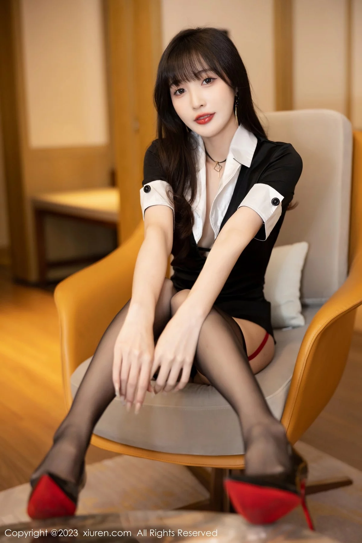 XiuRen第6931期_模特林星阑私房半脱露黑色内衣配黑丝吊袜秀曼妙身姿诱惑写真82P