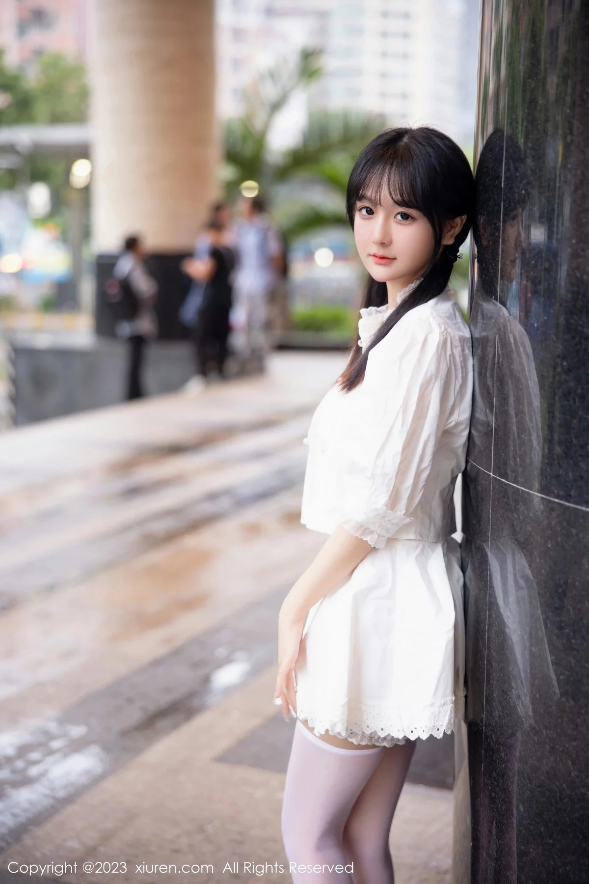 XiuRen第6933期_模特幼幼白色连衣短裙露性感粉色情趣内衣秀完美身材诱惑写真83P
