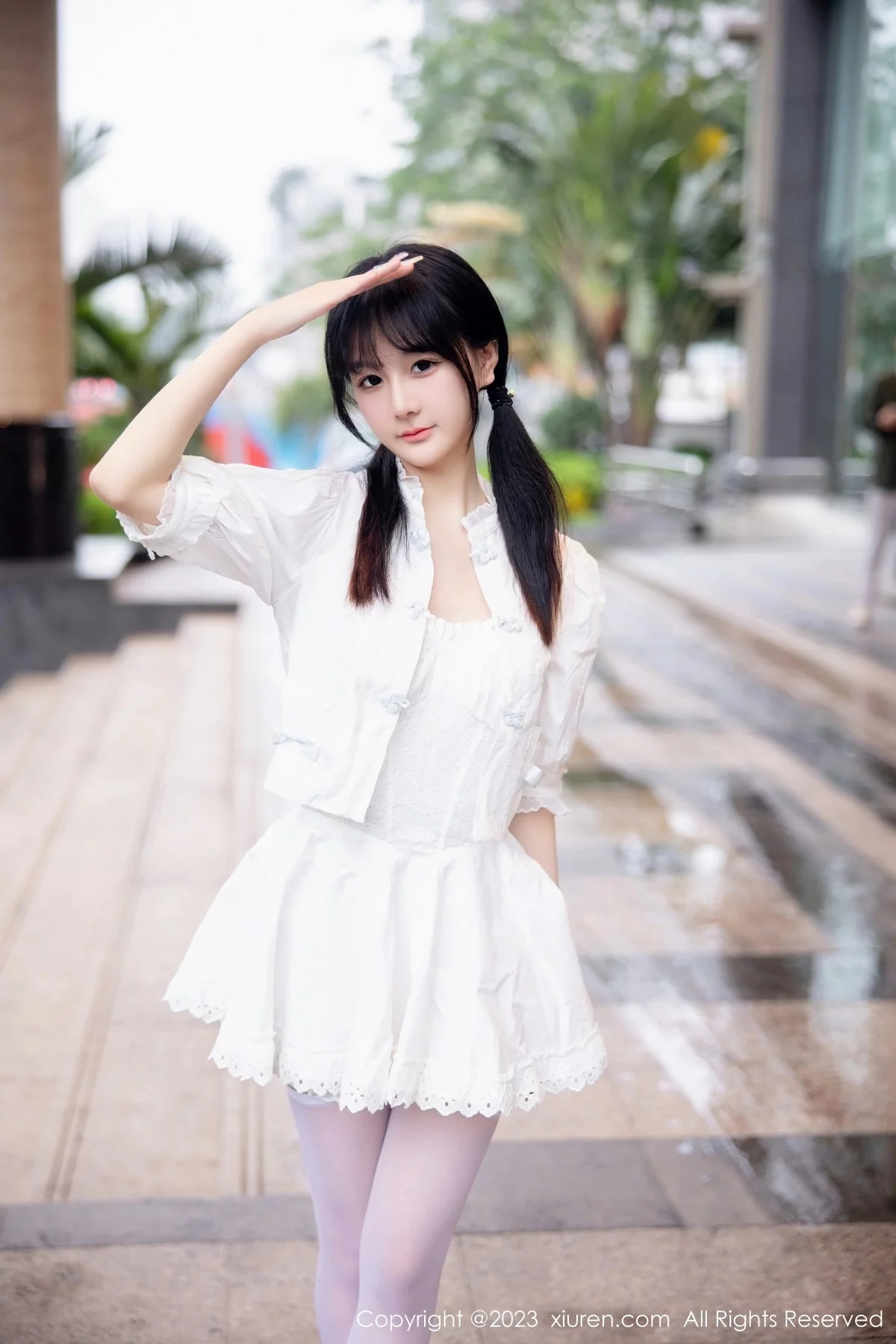 XiuRen第6933期_模特幼幼白色连衣短裙露性感粉色情趣内衣秀完美身材诱惑写真83P