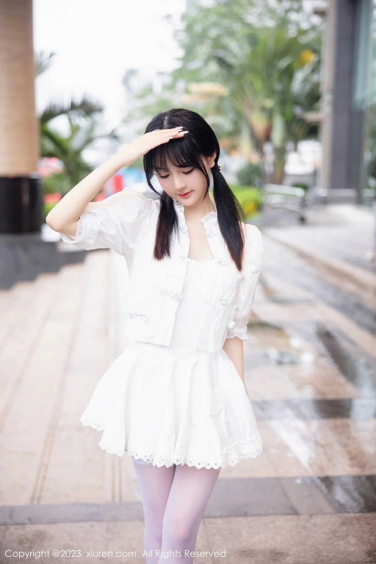 XiuRen第6933期_模特幼幼白色连衣短裙露性感粉色情趣内衣秀完美身材诱惑写真83P
