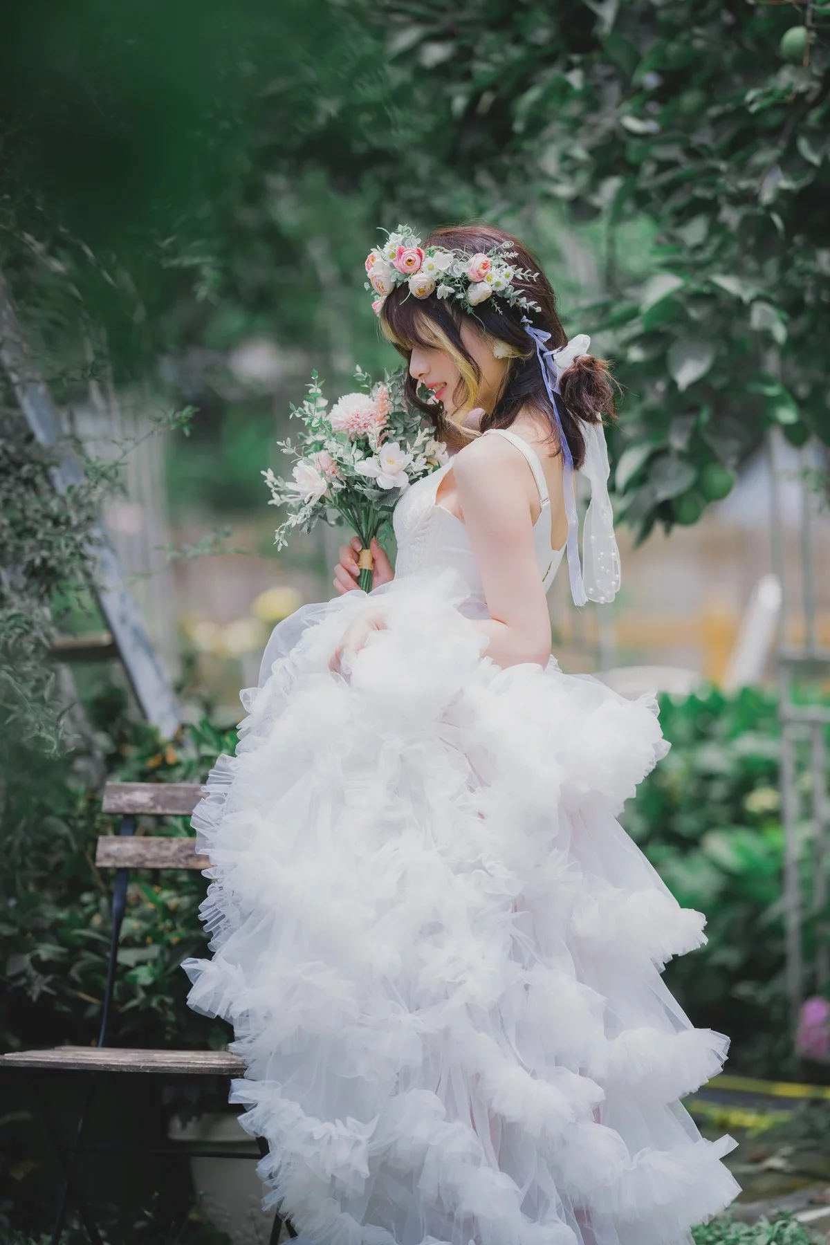 Coser美女清青琴玖花嫁浪漫主题户外白色婚纱露白色内衣秀完美身材诱惑写真31P