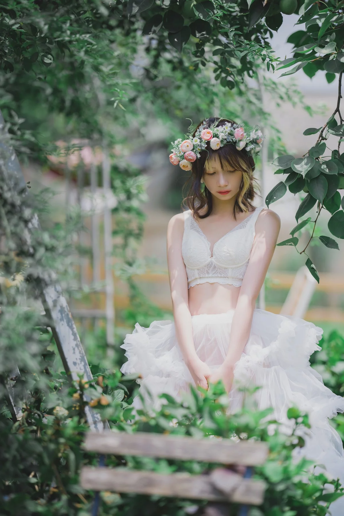 Coser美女清青琴玖花嫁浪漫主题户外白色婚纱露白色内衣秀完美身材诱惑写真31P