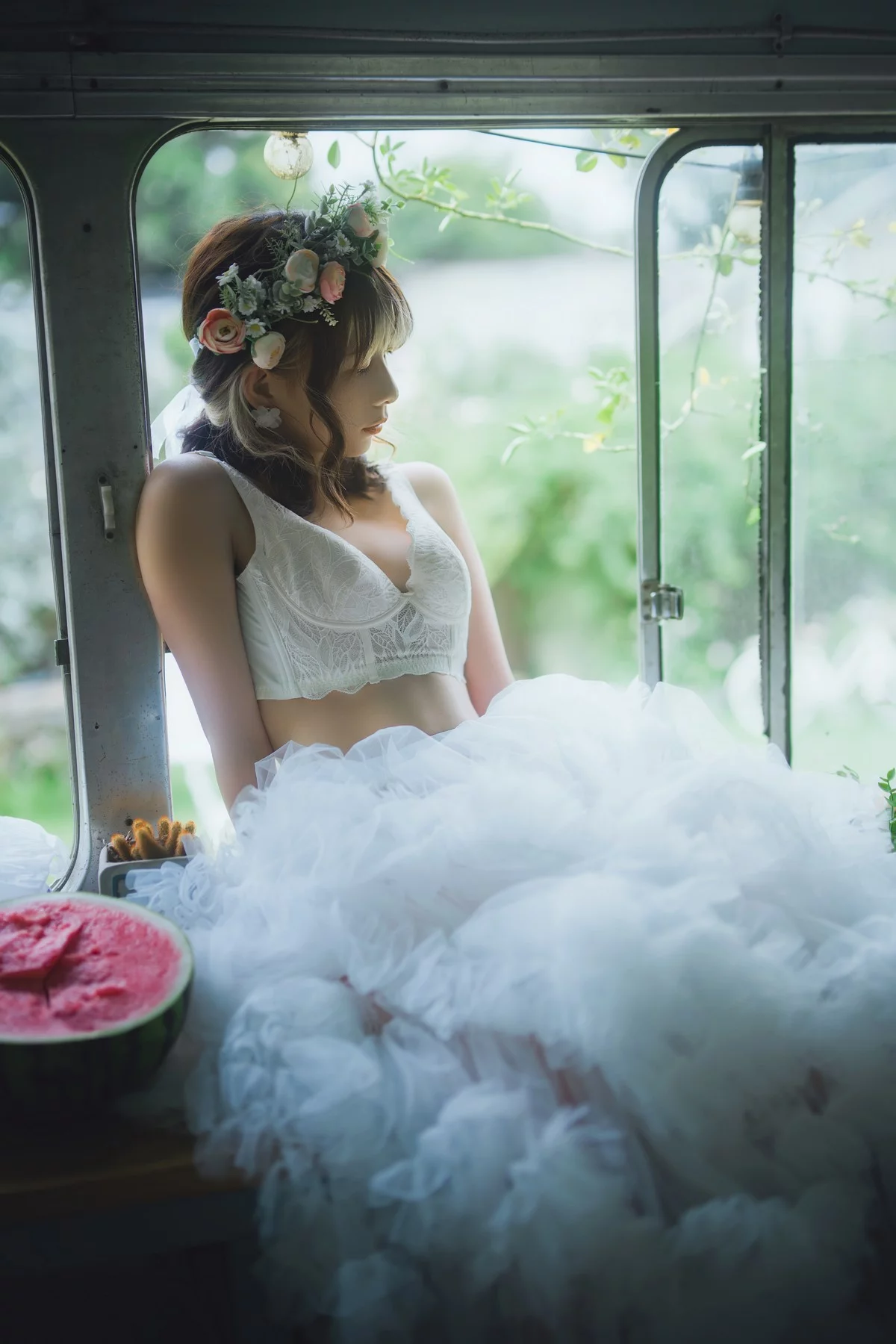Coser美女清青琴玖花嫁浪漫主题户外白色婚纱露白色内衣秀完美身材诱惑写真31P