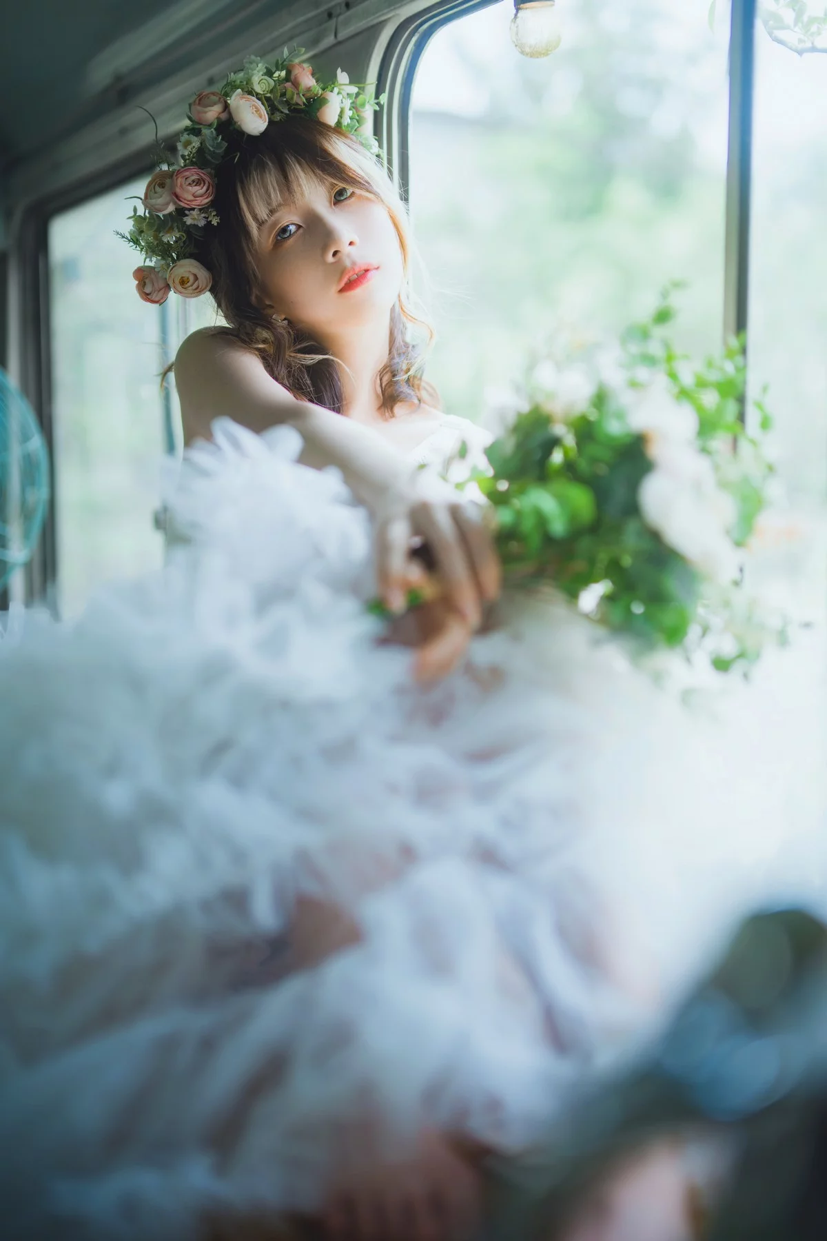 Coser美女清青琴玖花嫁浪漫主题户外白色婚纱露白色内衣秀完美身材诱惑写真31P