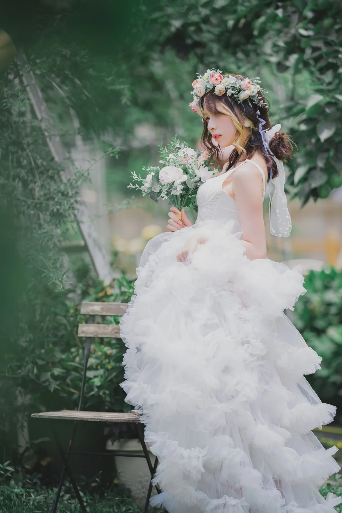 Coser美女清青琴玖花嫁浪漫主题户外白色婚纱露白色内衣秀完美身材诱惑写真31P