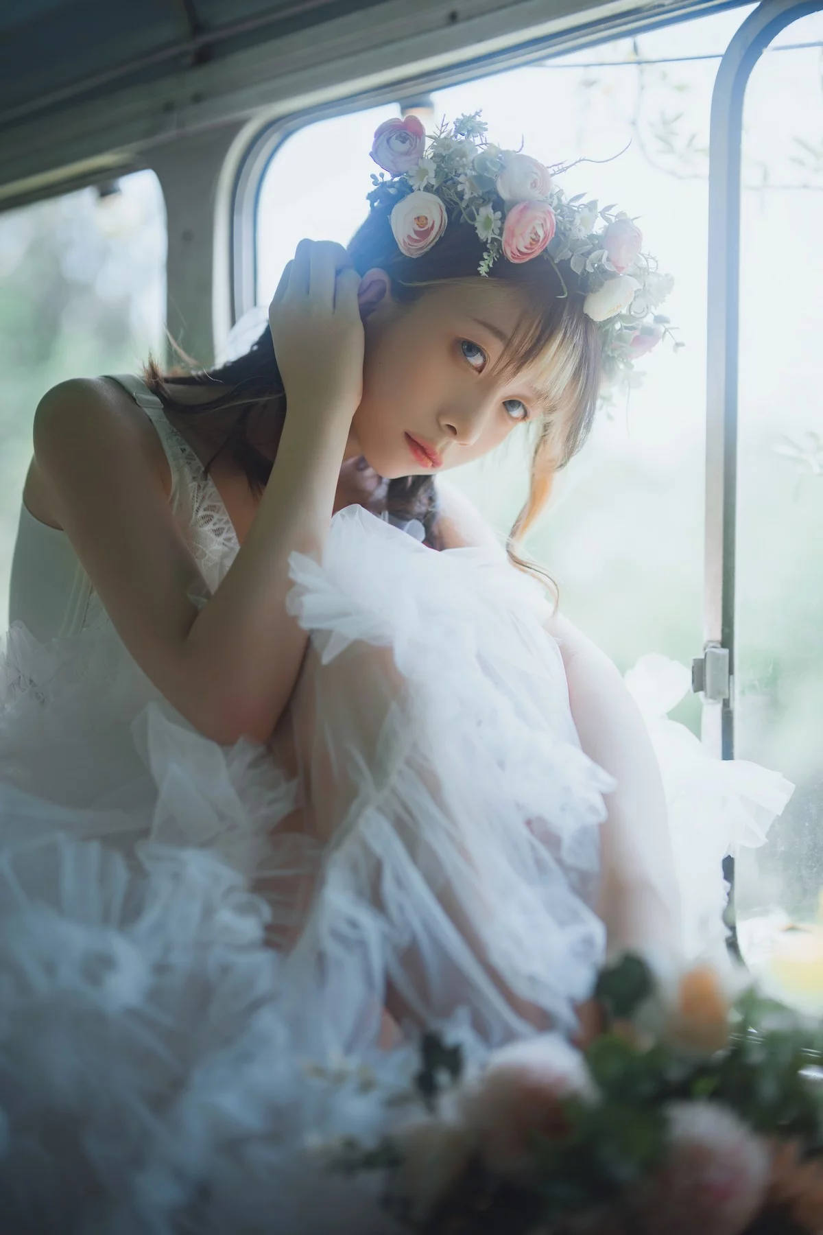 Coser美女清青琴玖花嫁浪漫主题户外白色婚纱露白色内衣秀完美身材诱惑写真31P