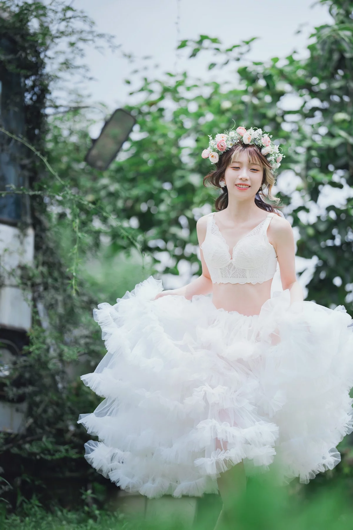 Coser美女清青琴玖花嫁浪漫主题户外白色婚纱露白色内衣秀完美身材诱惑写真31P