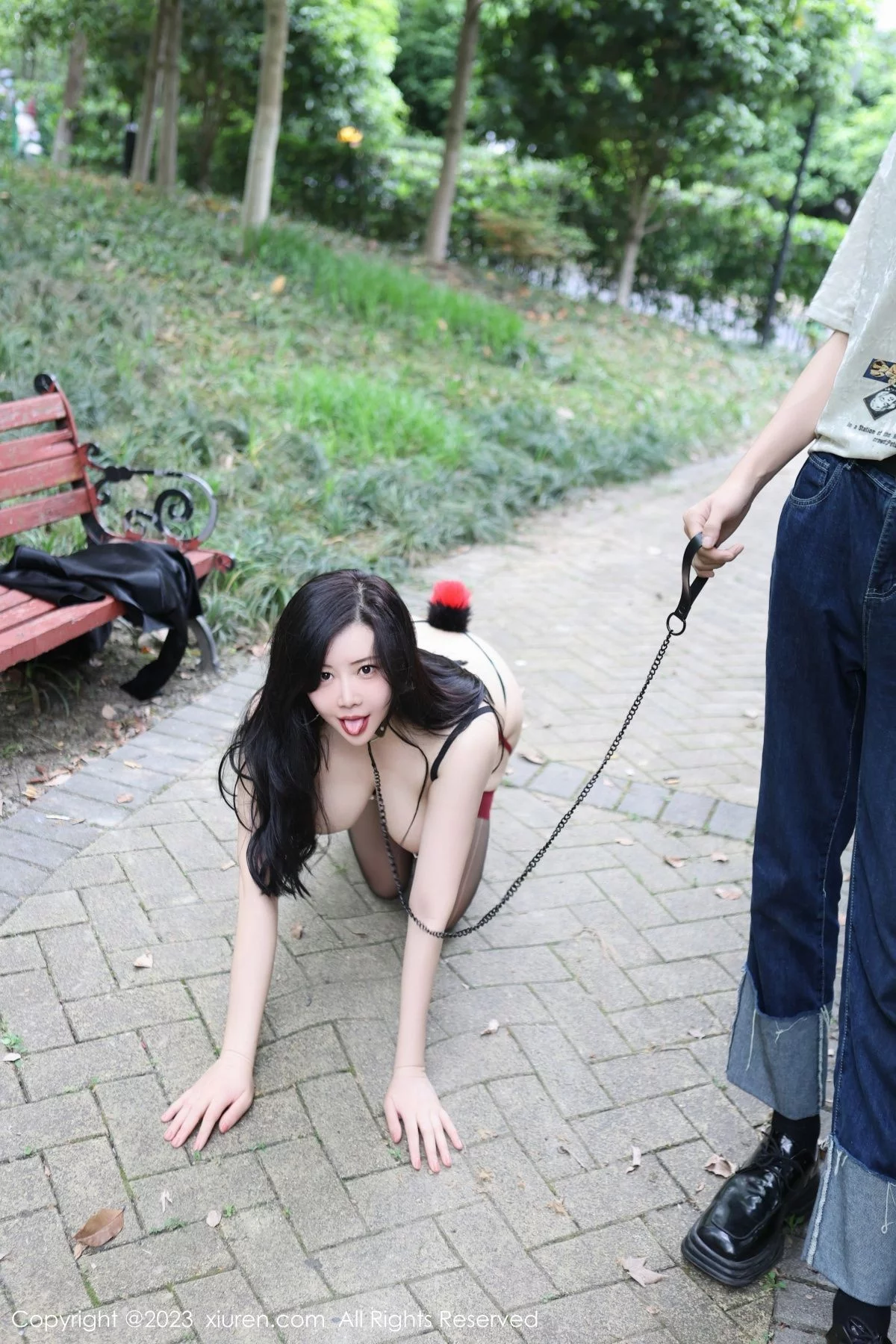 XiuRen第6950期_模特王婉悠Queen户外脱黑色外衣露情趣服秀豪乳遮点诱惑写真83P