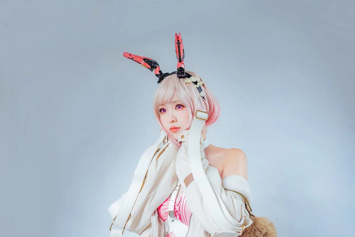 Coser妹子Ely_eee卯兎主题性感兔女郎装扮黑丝网袜+白丝网袜秀翘臀美腿诱惑写真91P