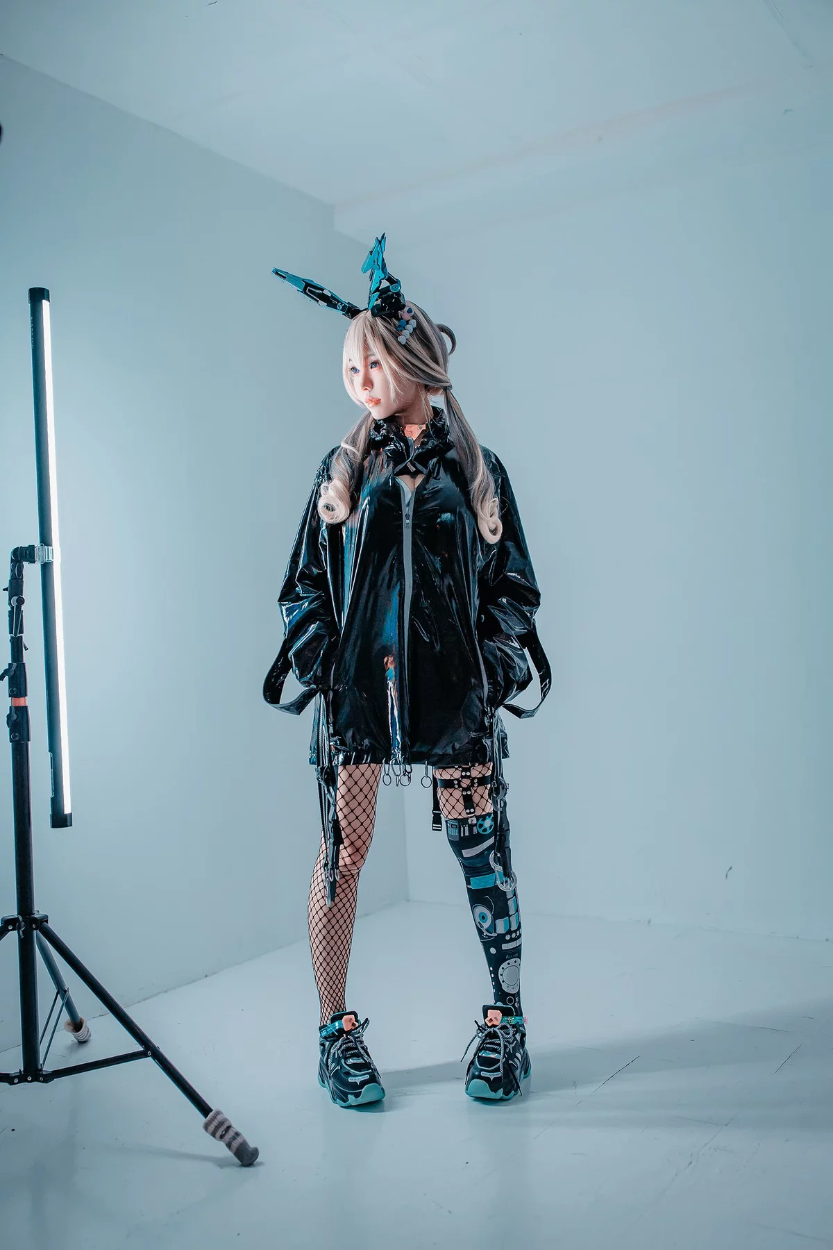 Coser妹子Ely_eee卯兎主题性感兔女郎装扮黑丝网袜+白丝网袜秀翘臀美腿诱惑写真91P