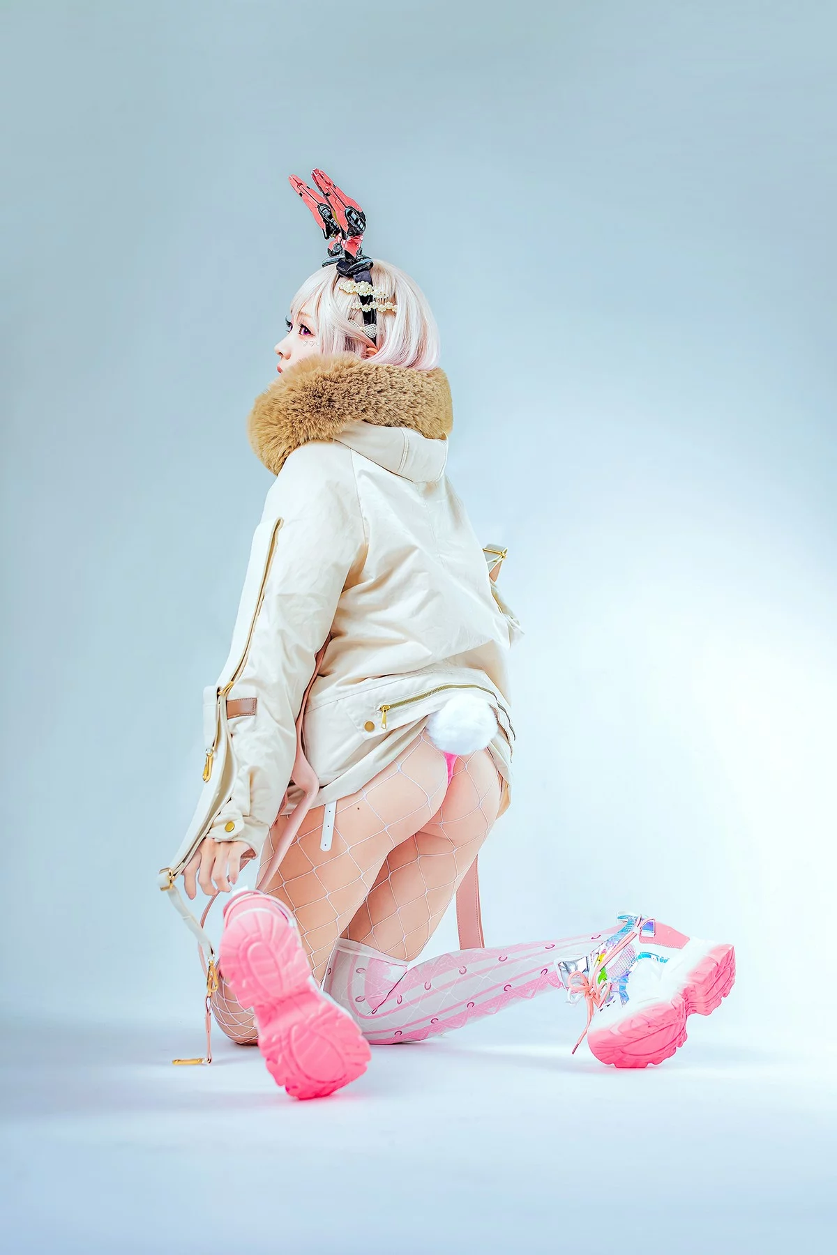 Coser妹子Ely_eee卯兎主题性感兔女郎装扮黑丝网袜+白丝网袜秀翘臀美腿诱惑写真91P
