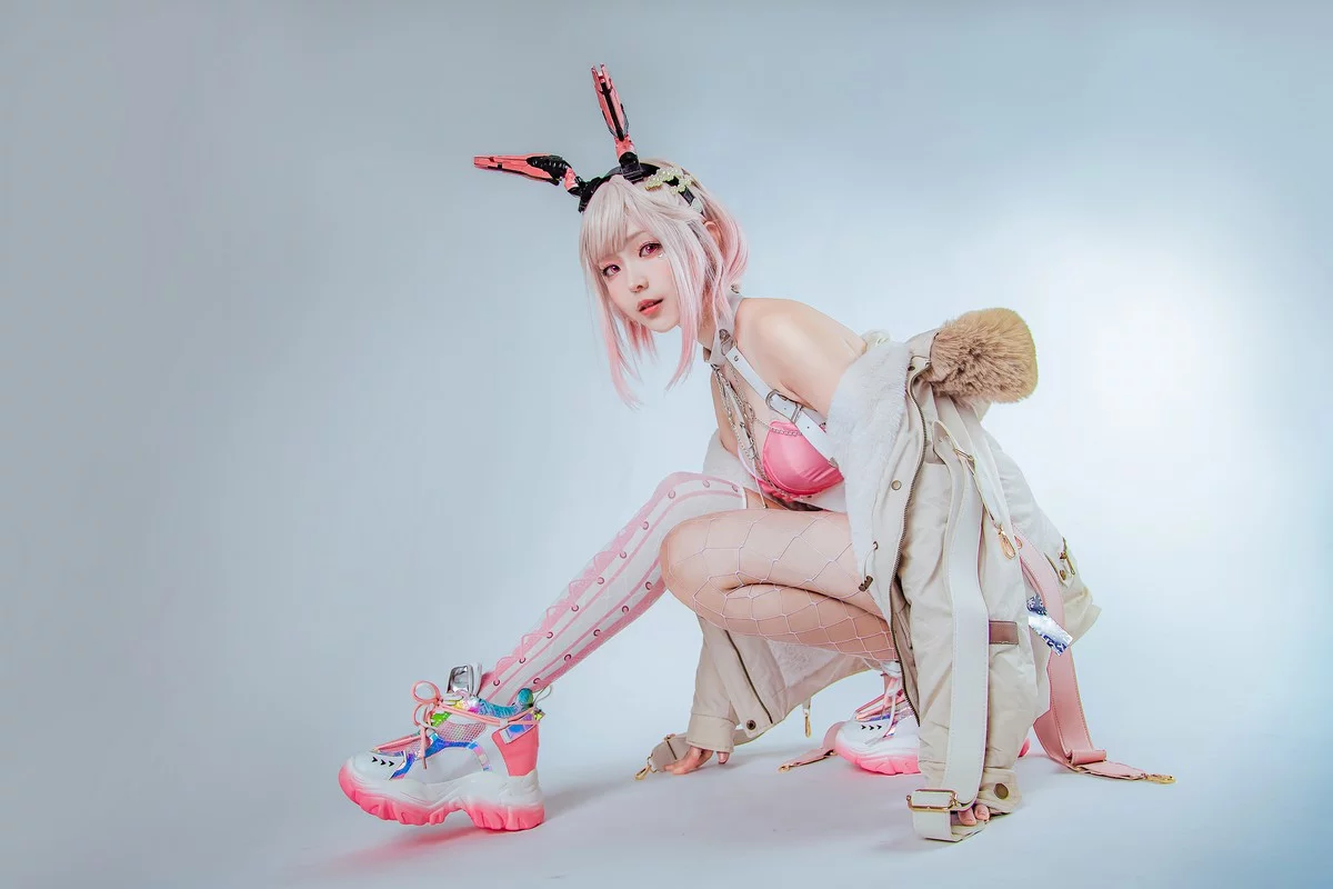 Coser妹子Ely_eee卯兎主题性感兔女郎装扮黑丝网袜+白丝网袜秀翘臀美腿诱惑写真91P