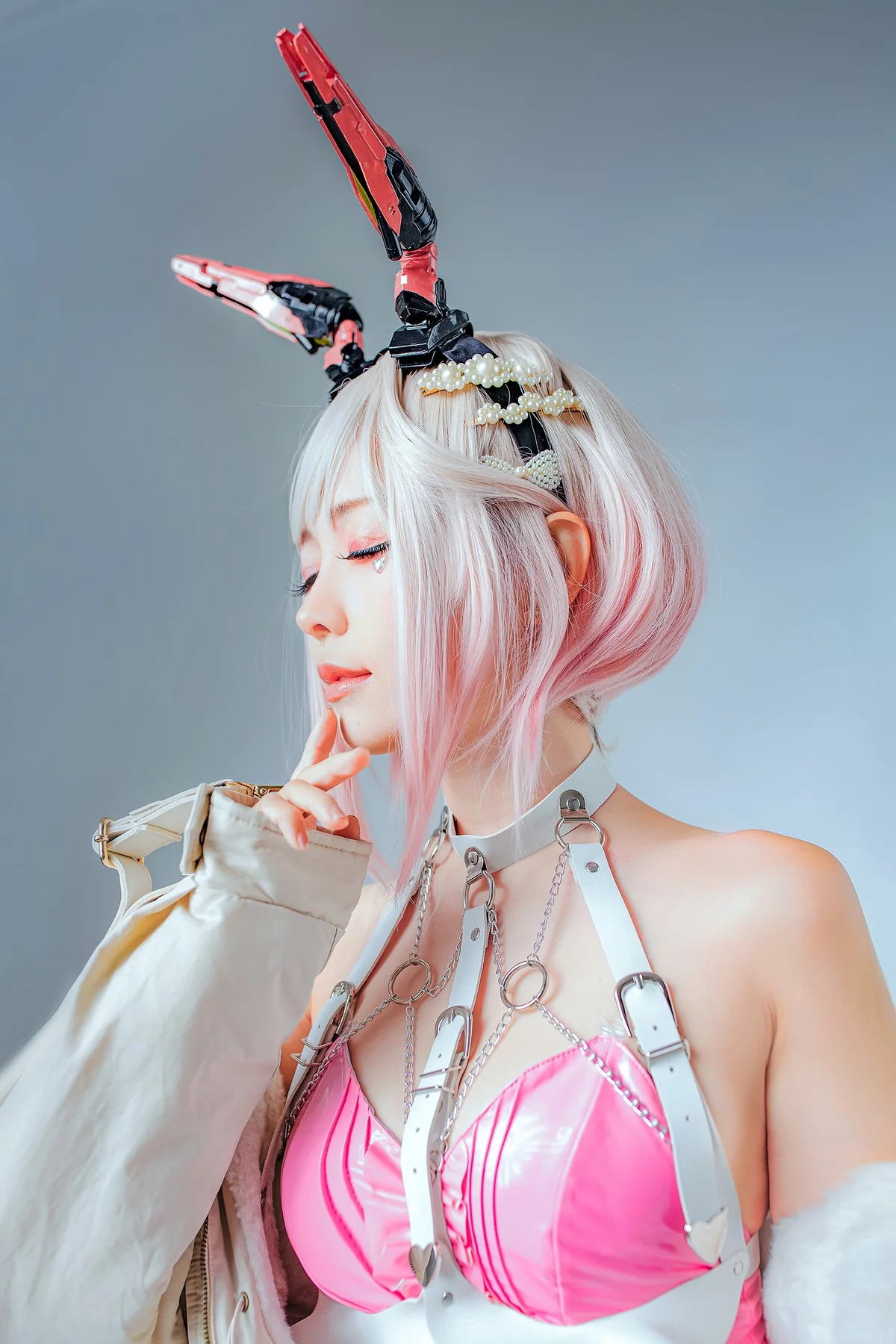 Coser妹子Ely_eee卯兎主题性感兔女郎装扮黑丝网袜+白丝网袜秀翘臀美腿诱惑写真91P