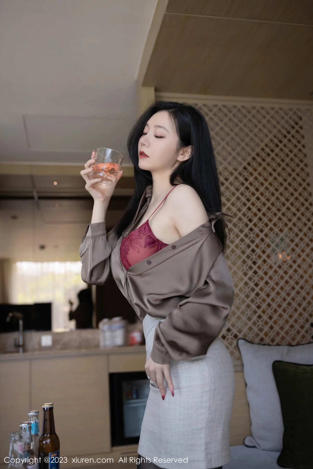 XiuRen第6951期_模特安然anran灰色职业Ol装露红色蕾丝内衣秀曼妙身姿诱惑写真79P