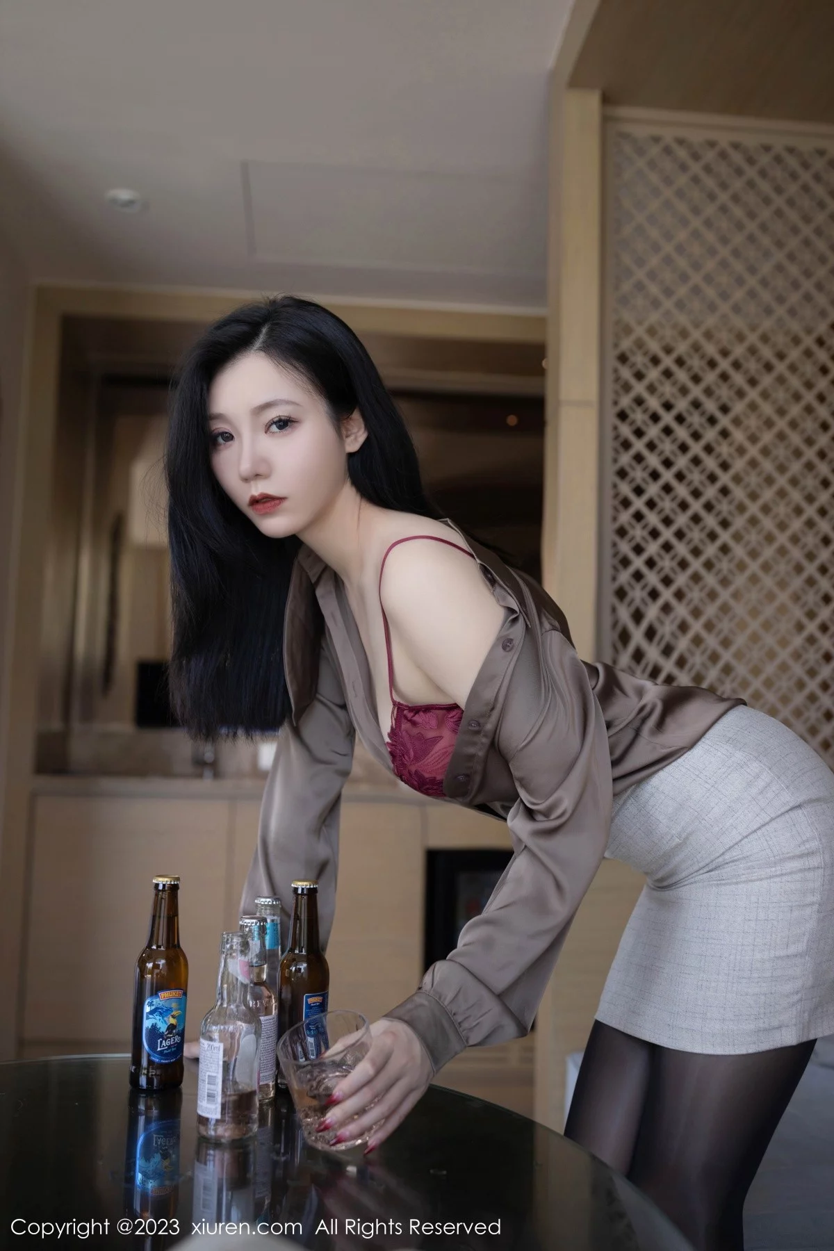 XiuRen第6951期_模特安然anran灰色职业Ol装露红色蕾丝内衣秀曼妙身姿诱惑写真79P