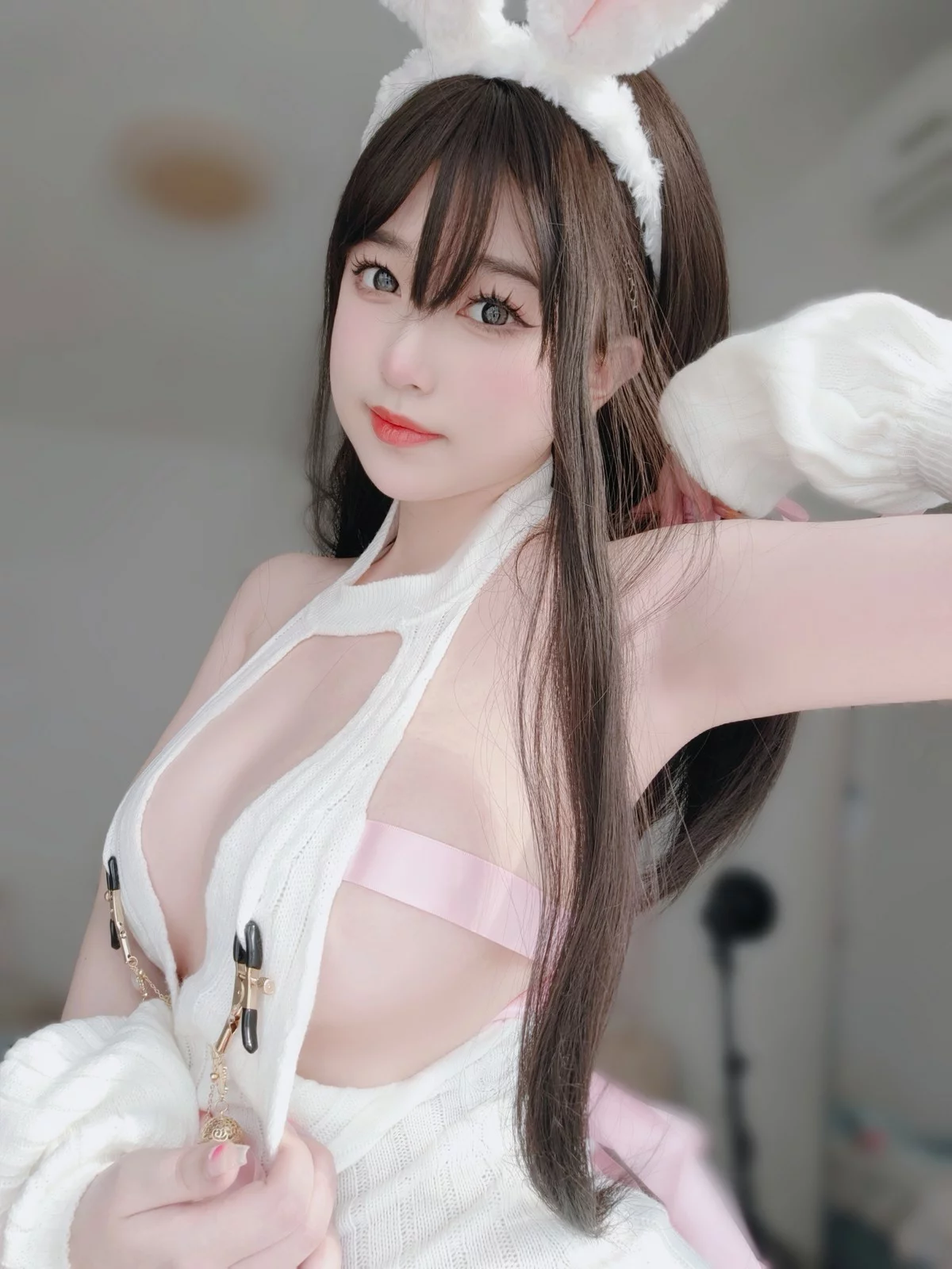 Coser妹子女主K白丝兔女郎主题性感白色情趣服饰配白丝吊袜秀完美身材诱惑写真102P