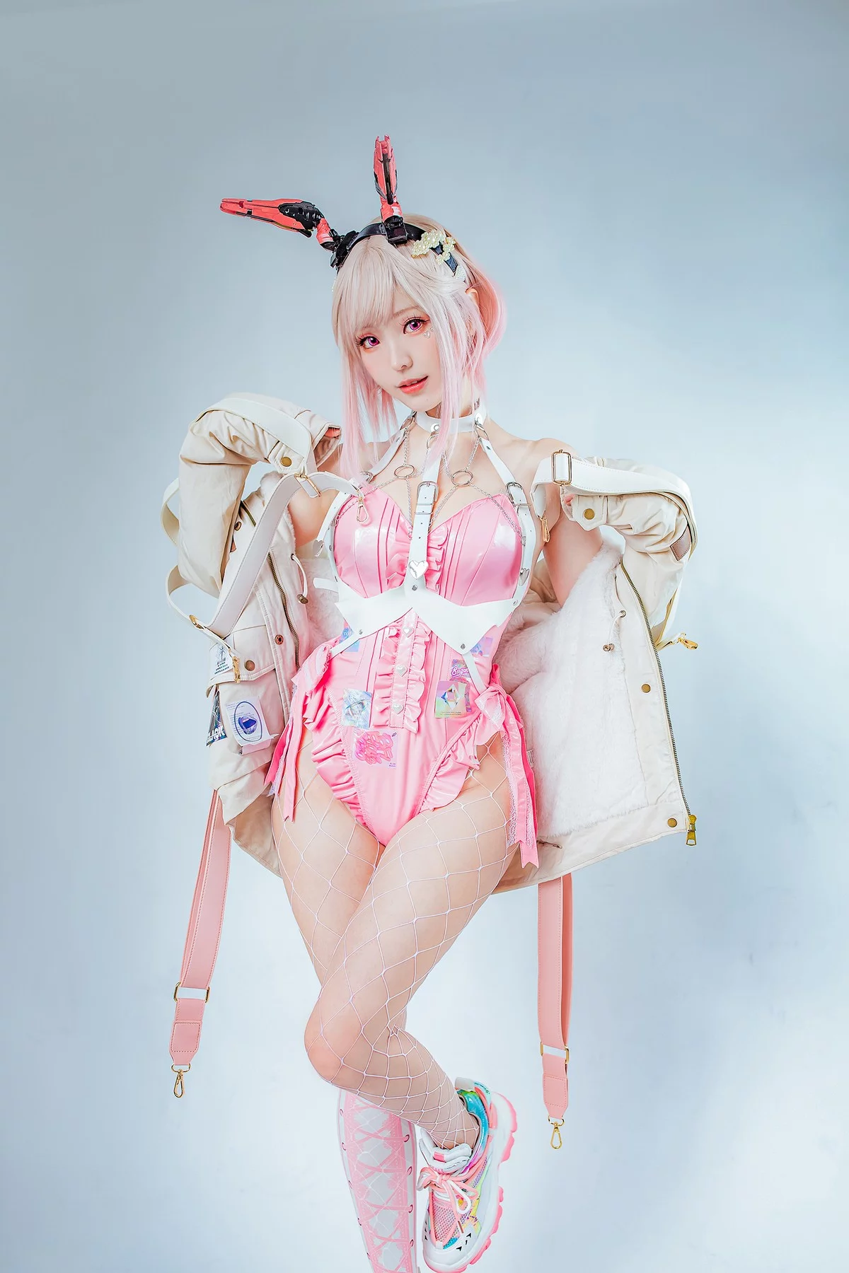 Coser妹子Ely_eee卯兎主题性感兔女郎装扮黑丝网袜+白丝网袜秀翘臀美腿诱惑写真91P