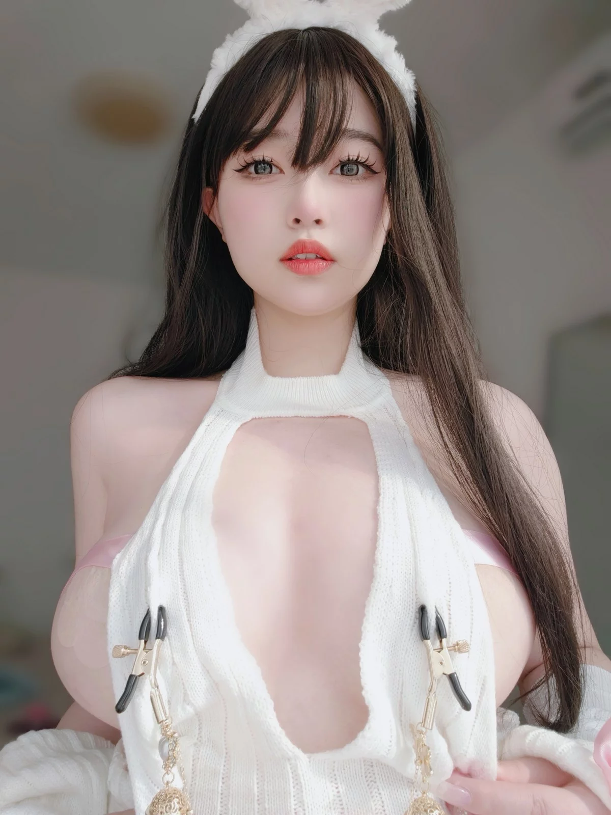 Coser妹子女主K白丝兔女郎主题性感白色情趣服饰配白丝吊袜秀完美身材诱惑写真102P