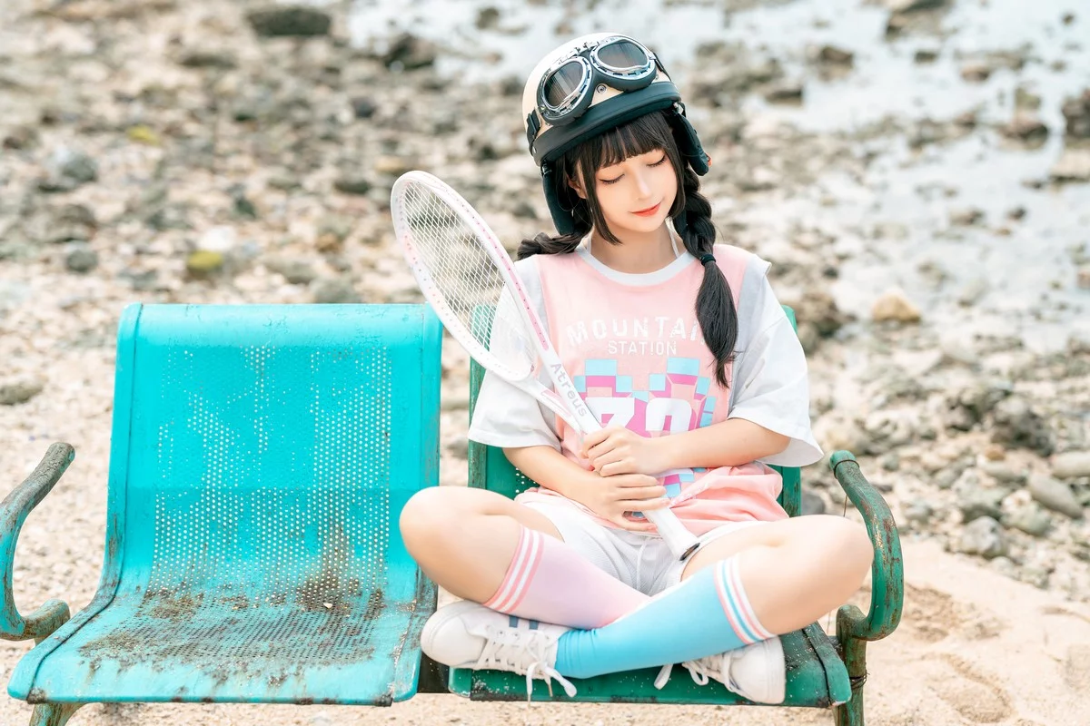 动漫博主蠢沫沫小电车主题海边沙滩性感运动服饰半脱秀惹火身材极致诱惑写真120P