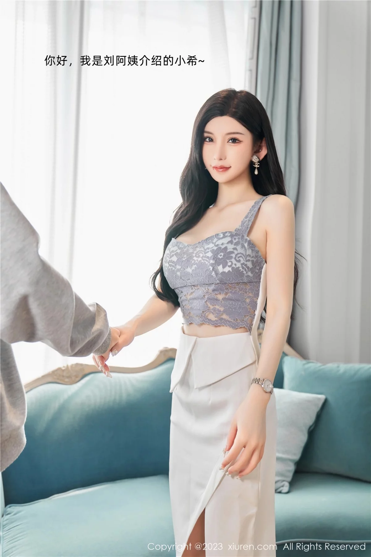 XiuRen第6811期_女神周于希Sally性感吊带短裙配超薄肉丝秀曼妙身姿诱惑写真100P
