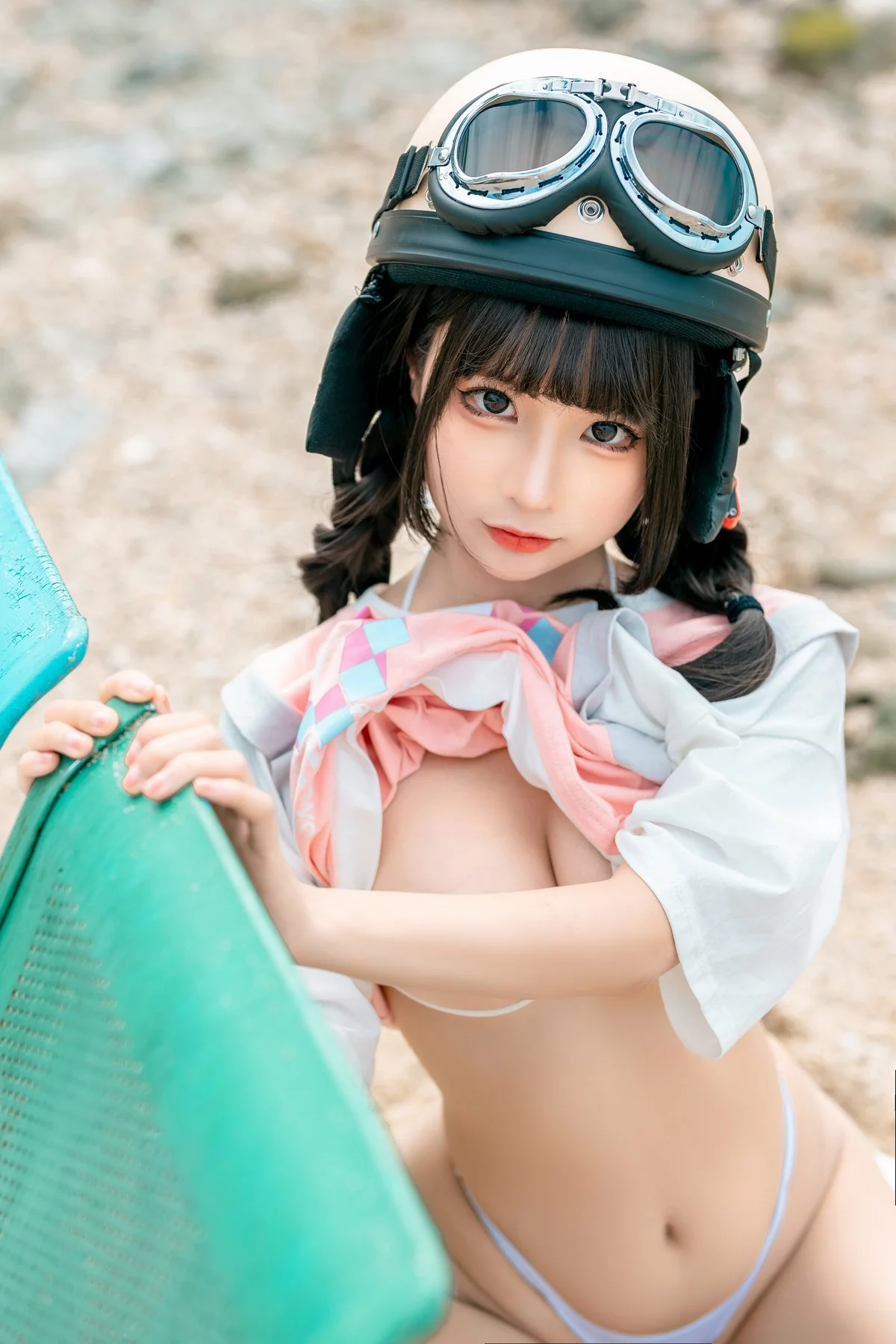 动漫博主蠢沫沫小电车主题海边沙滩性感运动服饰半脱秀惹火身材极致诱惑写真120P