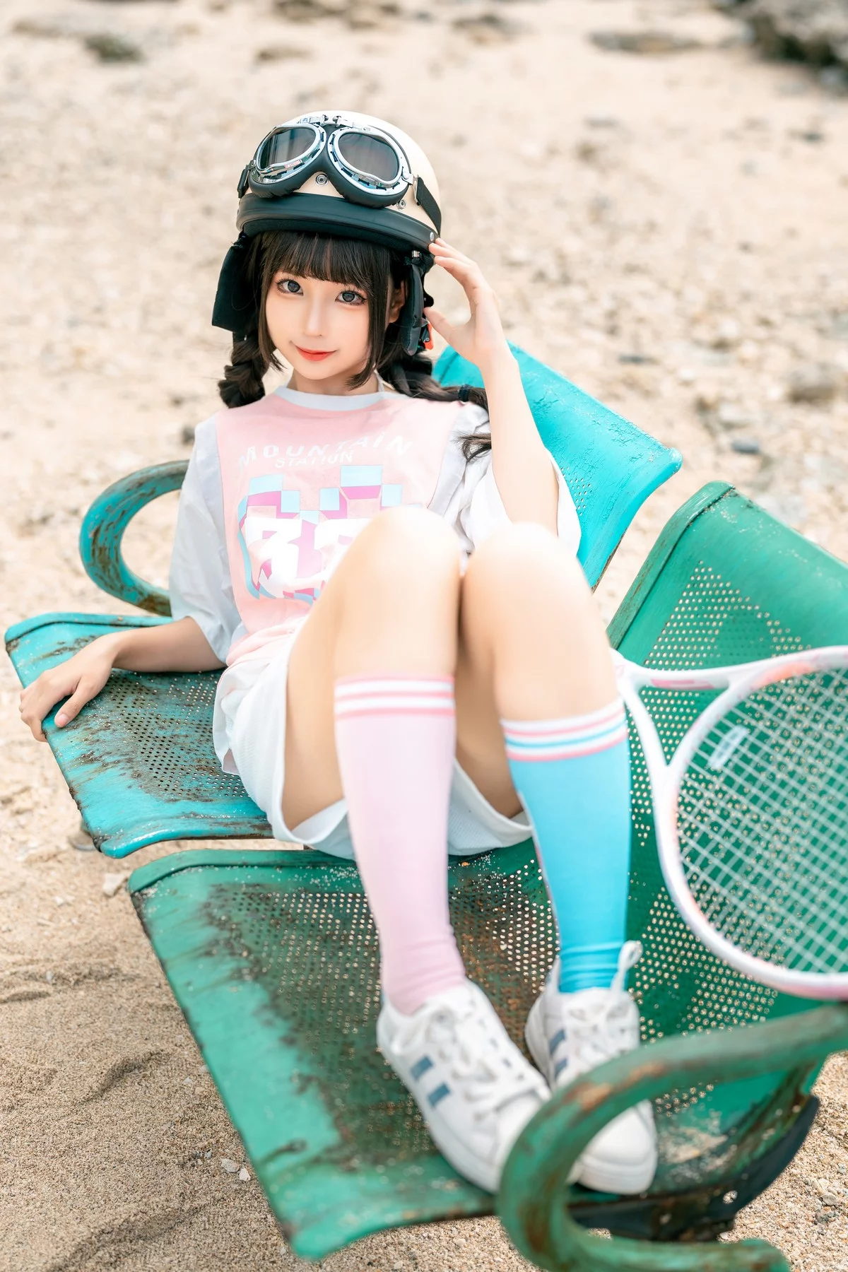 动漫博主蠢沫沫小电车主题海边沙滩性感运动服饰半脱秀惹火身材极致诱惑写真120P