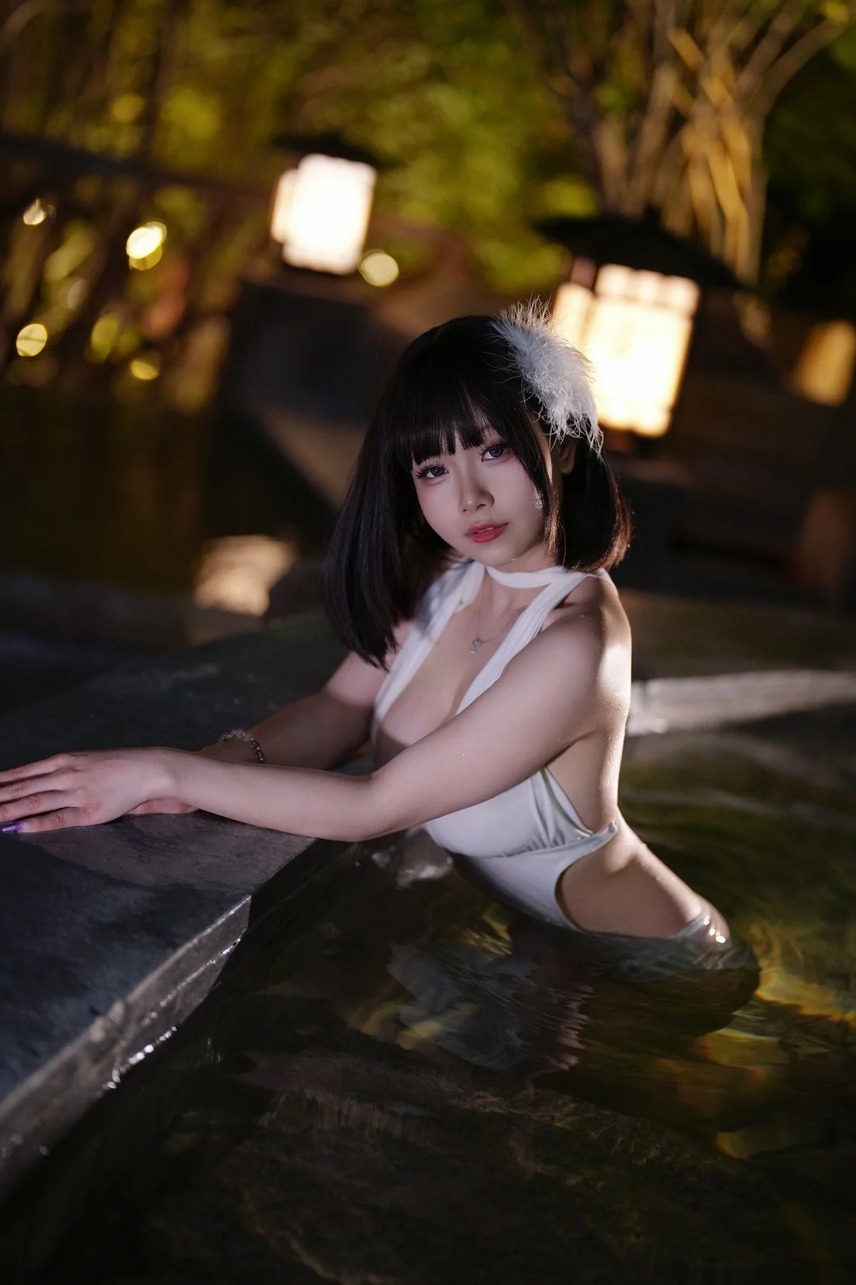 动漫博主末夜787夏日白色泳装主题泳池性感白色泳装秀丰满身材迷人诱惑写真23P