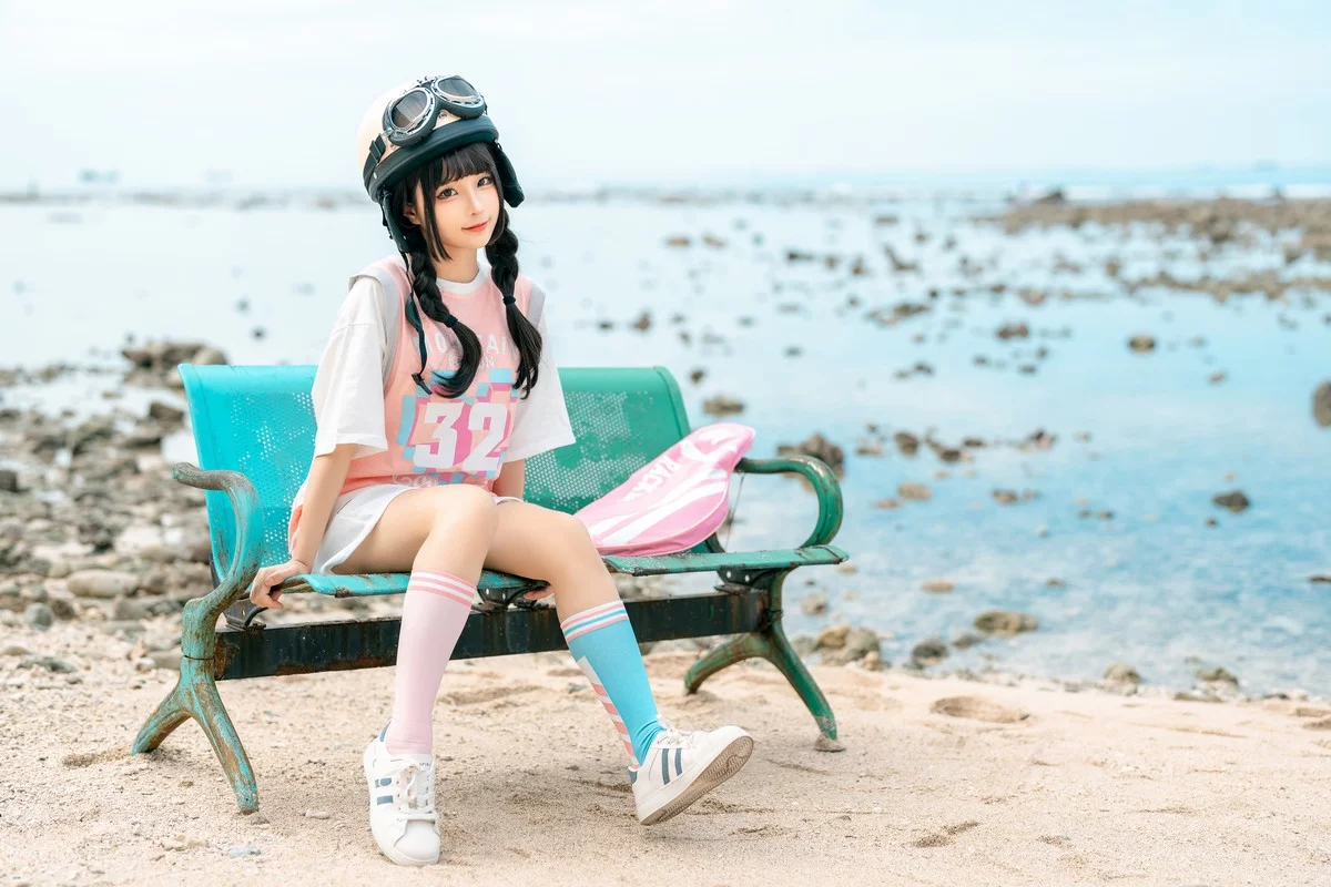 动漫博主蠢沫沫小电车主题海边沙滩性感运动服饰半脱秀惹火身材极致诱惑写真120P