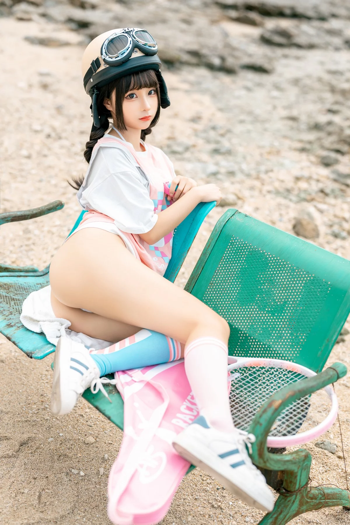 动漫博主蠢沫沫小电车主题海边沙滩性感运动服饰半脱秀惹火身材极致诱惑写真120P